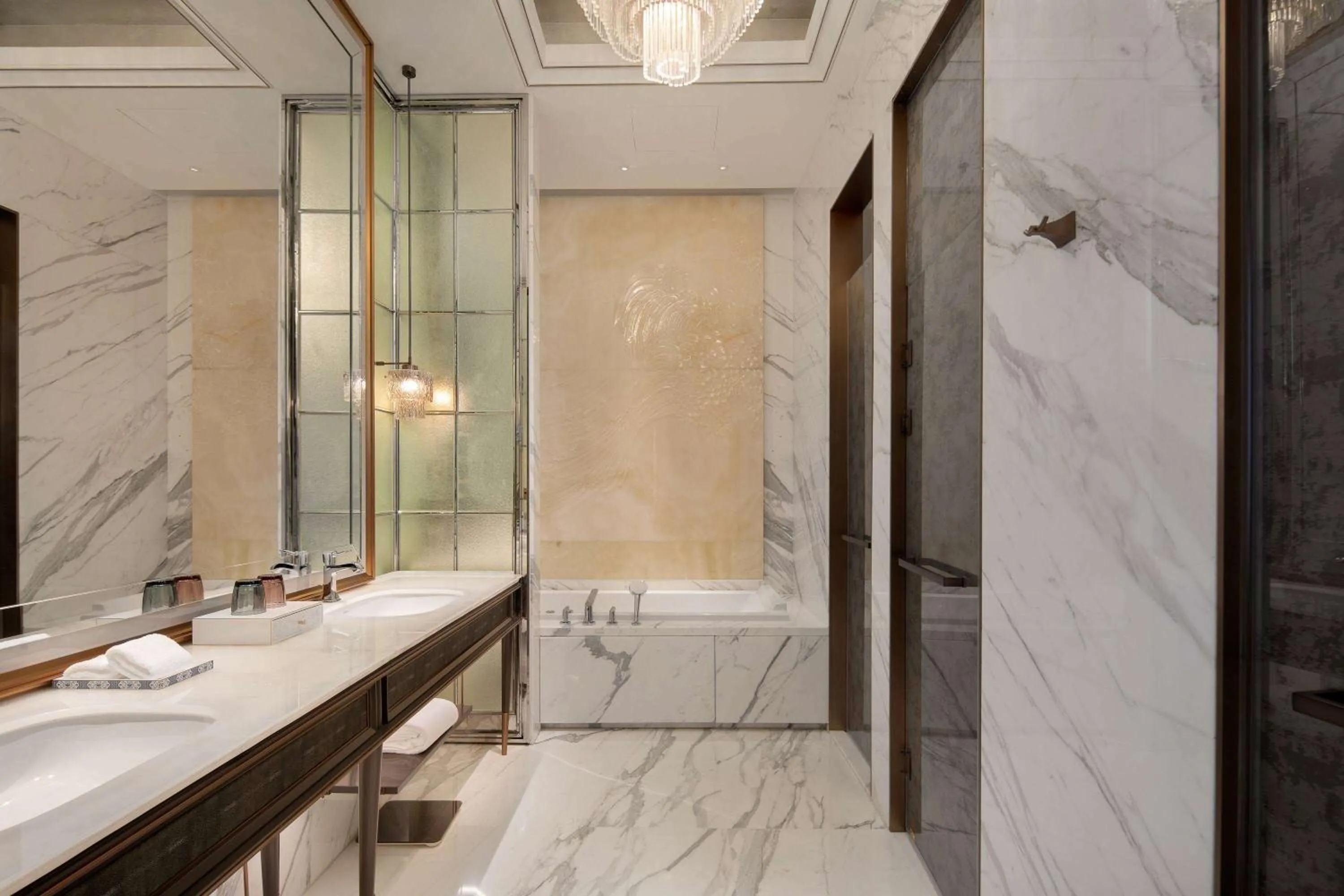 TV and multimedia in Wyndham Grand Shanxi Xiaohe Xincheng