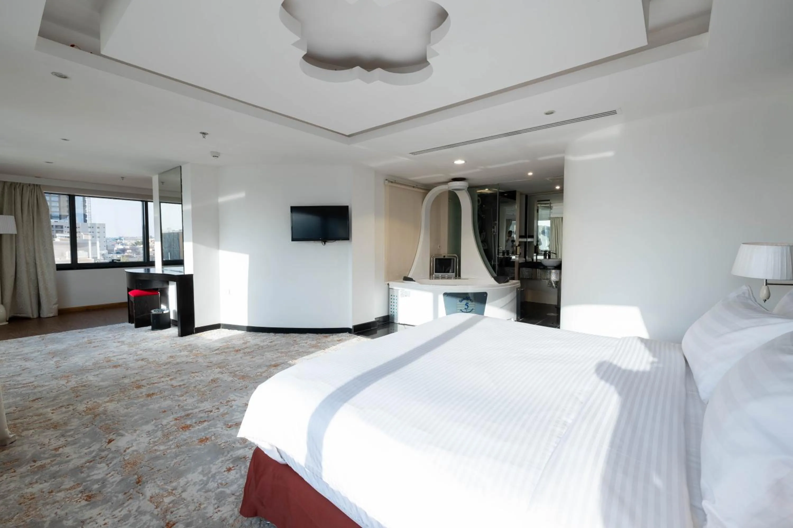 Bedroom, Bed in Mira Business Hotel