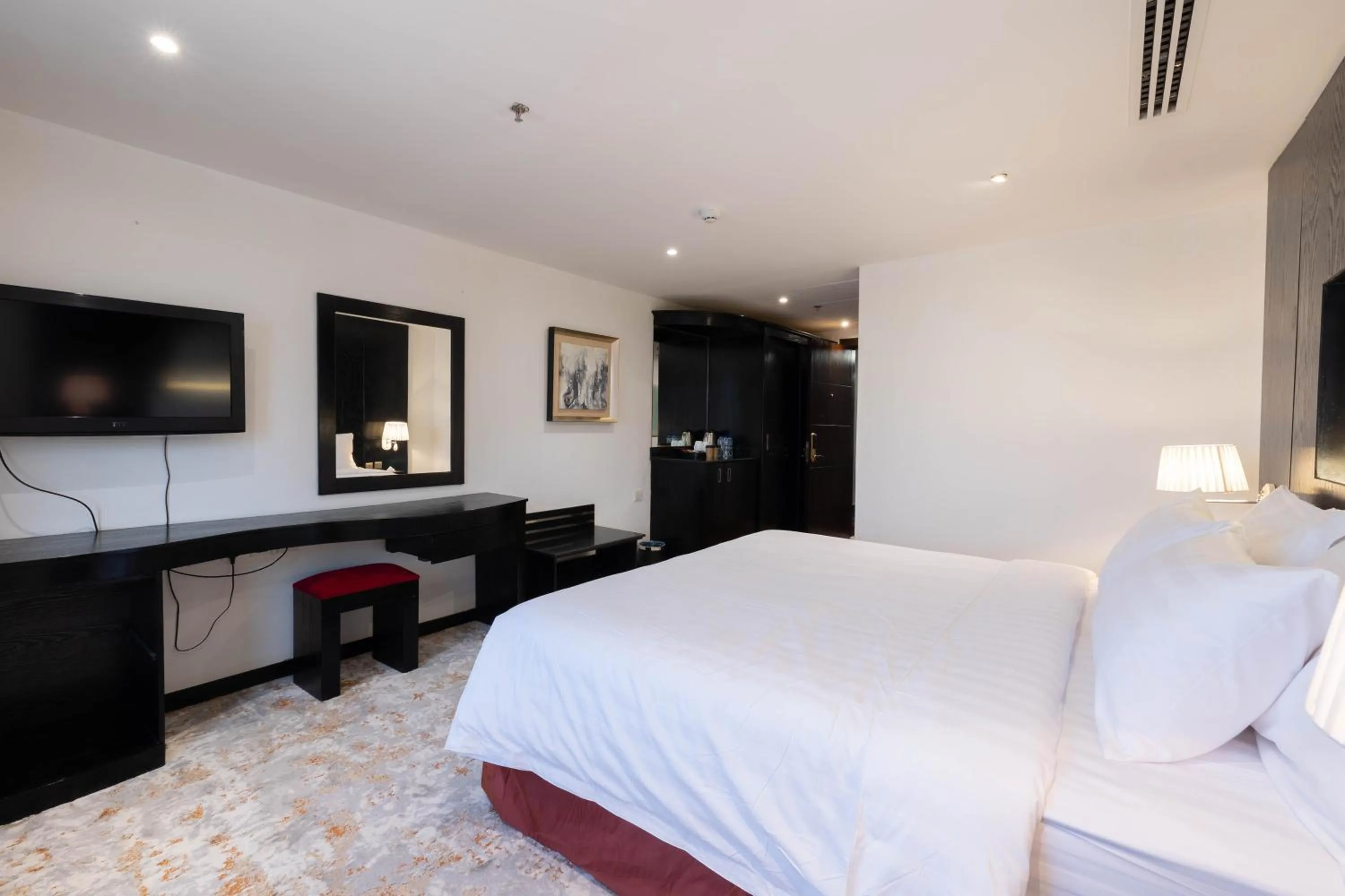 Bedroom, Bed in Mira Business Hotel