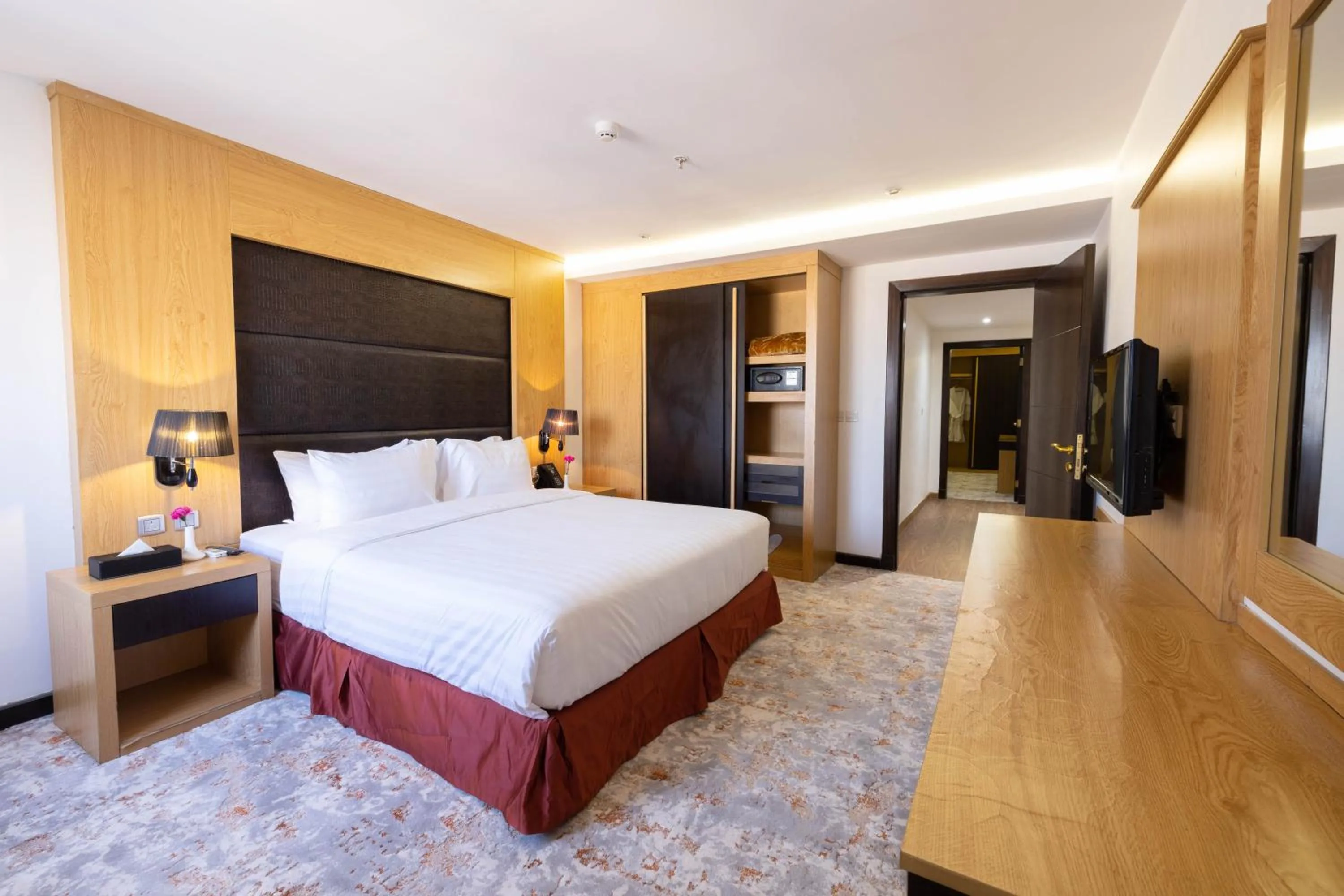 Bedroom, Bed in Mira Business Hotel