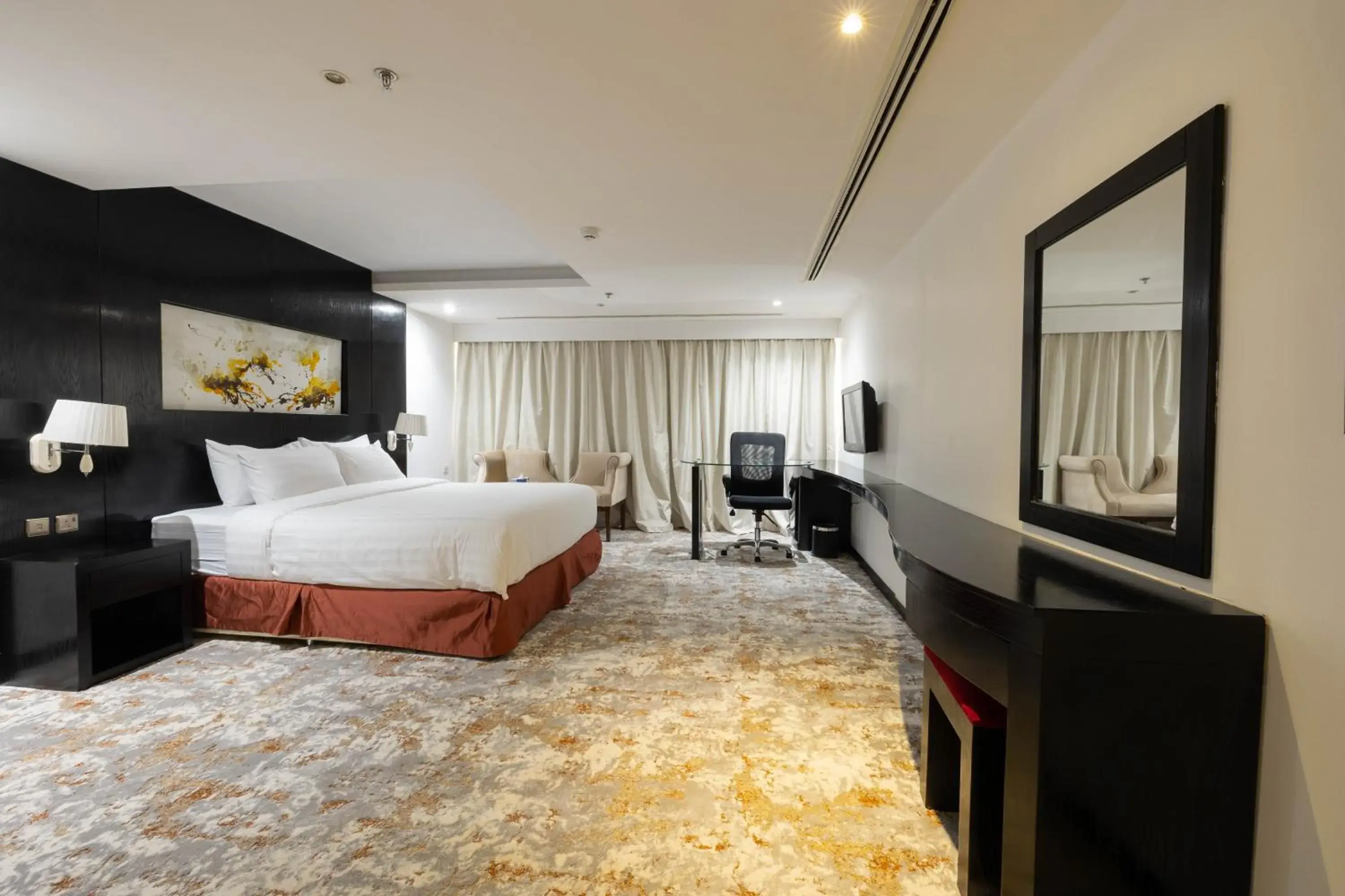 Deluxe King Room - Non-Smoking in Mira Business Hotel Deluxe King Room - Non-Smoking in Mira Business Hotel