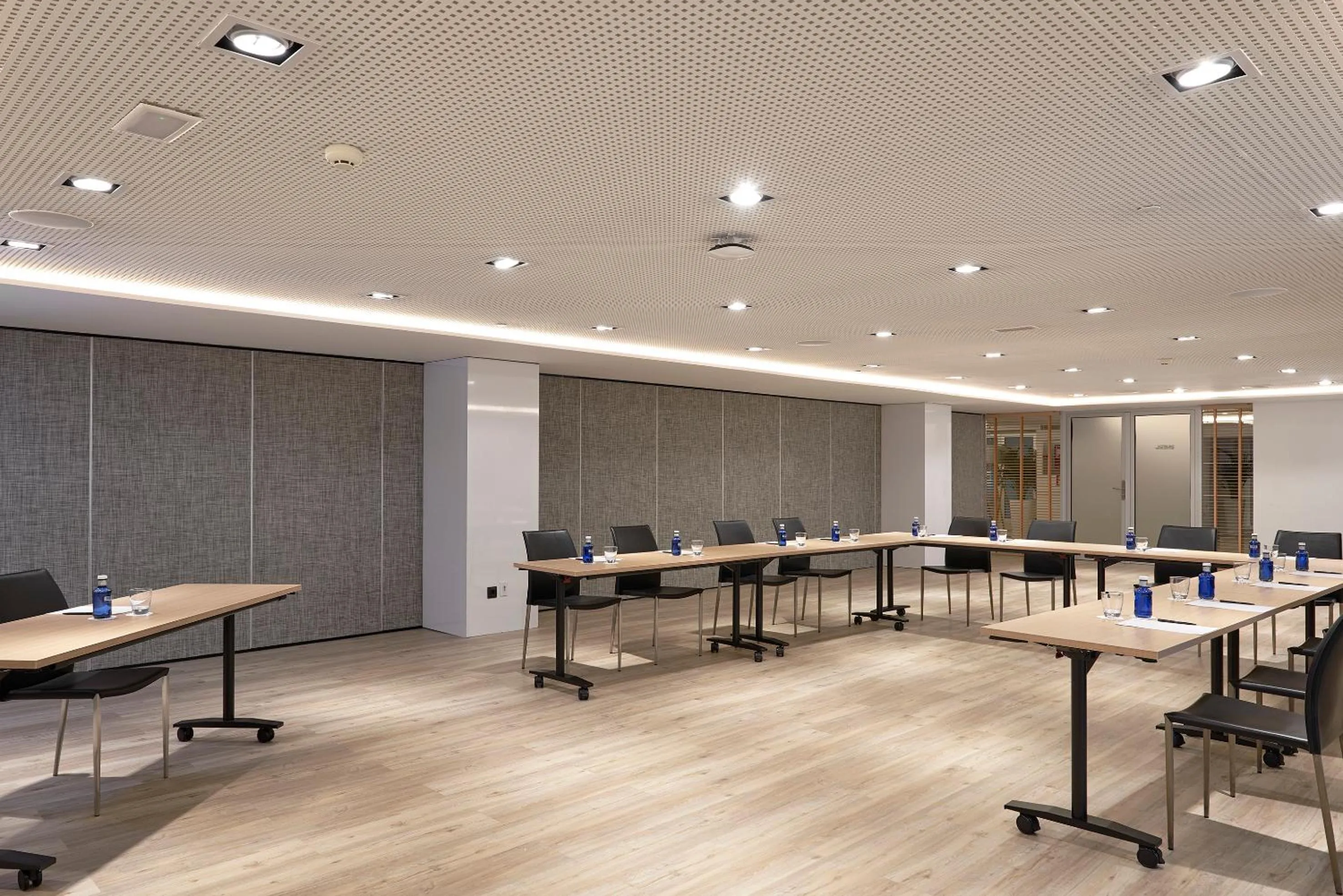Meeting/conference room in INNSiDE by Meliá Palma Bosque