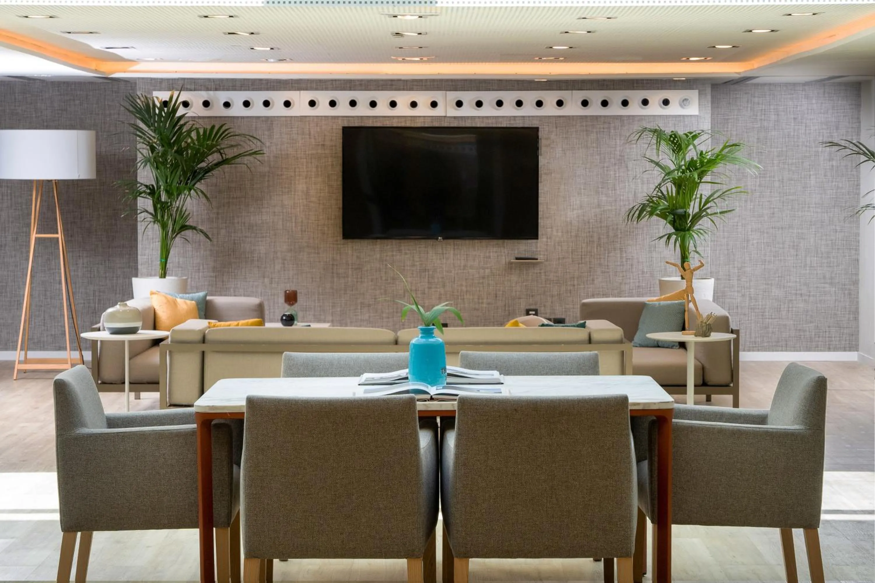 Living room in INNSiDE by Meliá Palma Bosque