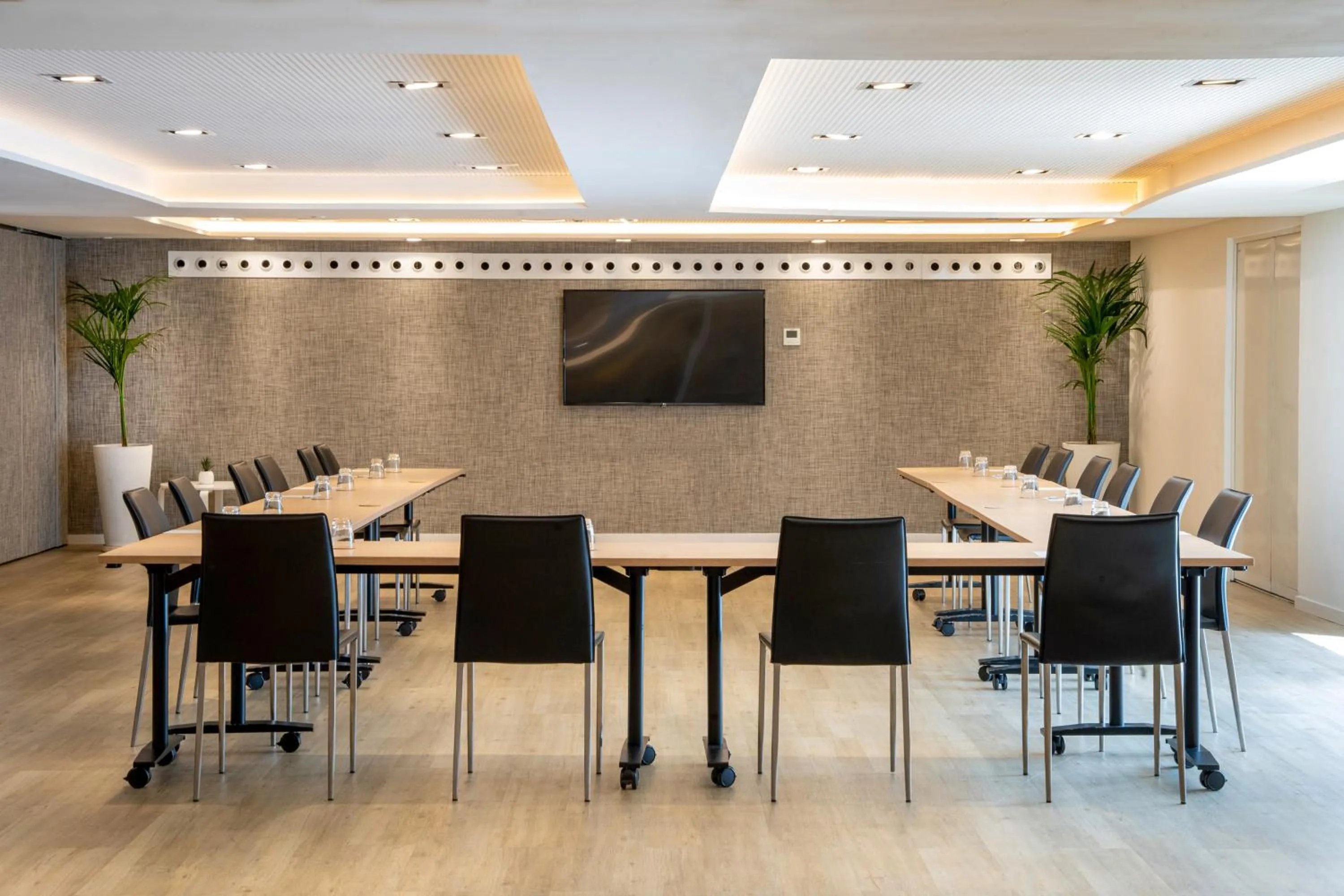 TV and multimedia in INNSiDE by Meliá Palma Bosque