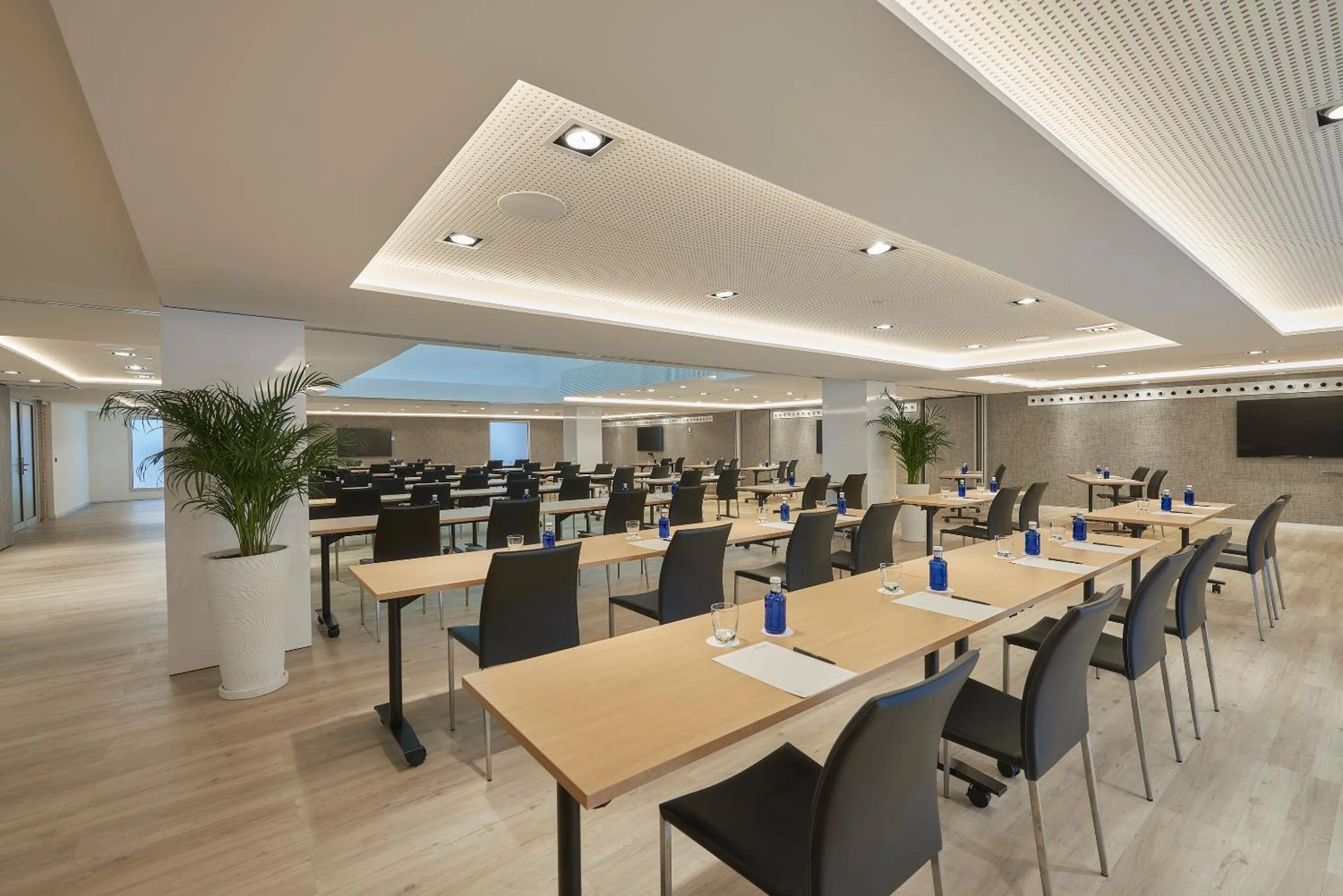 Communal lounge/ TV room in INNSiDE by Meliá Palma Bosque