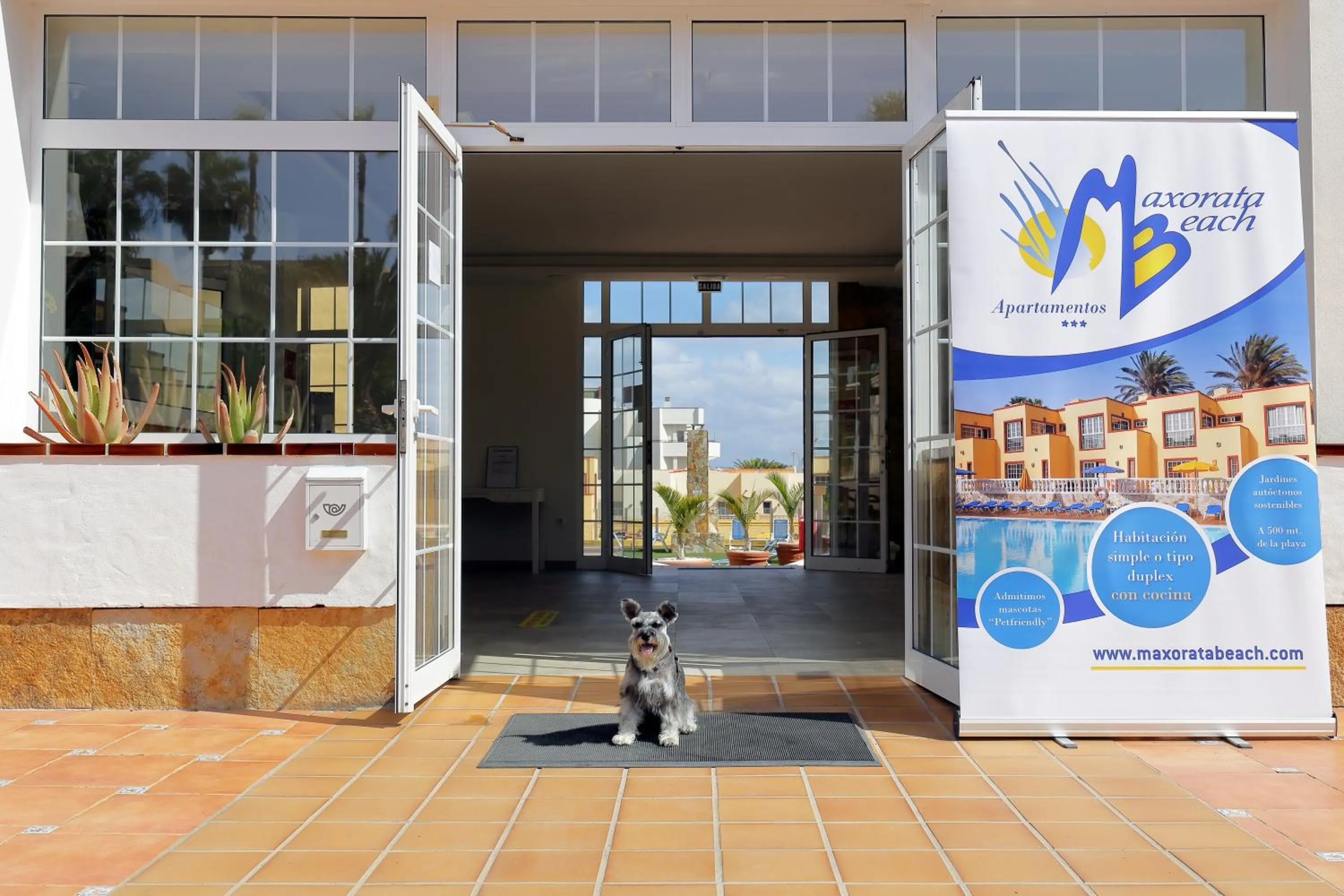 Facade/entrance in Apartamentos Maxorata Beach