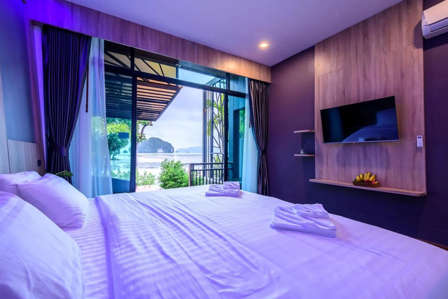 Bed in Mangrovebay Krabi Beachfront Pool Villa