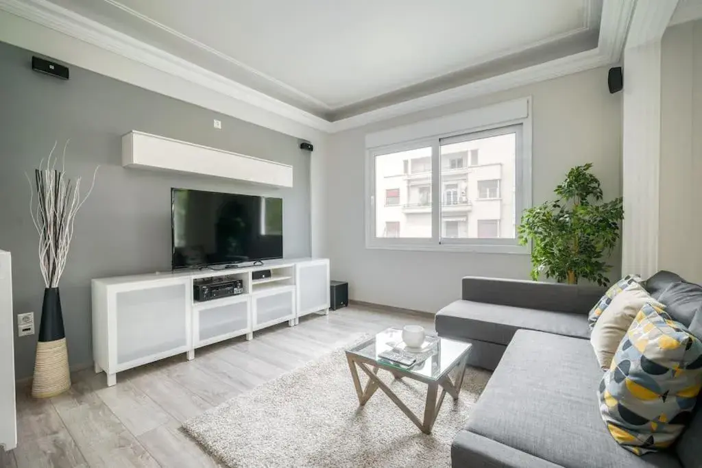 Charming Contemporary 2 bedroom apartment Charming Contemporary 2 bedroom apartment