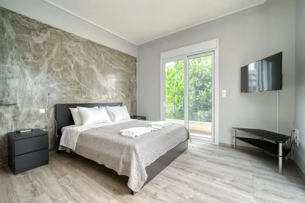 Charming Contemporary 2 bedroom apartment