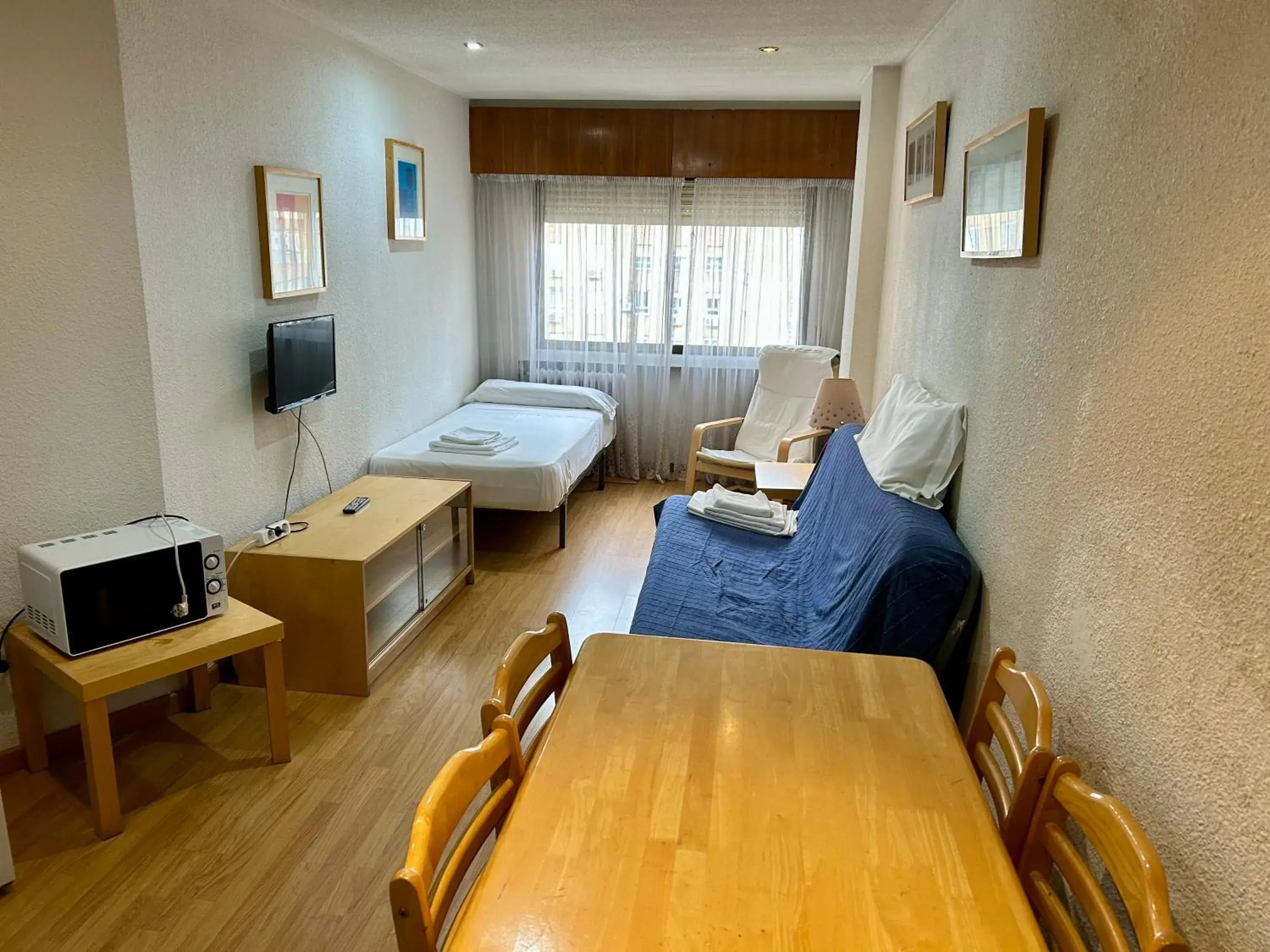 Living room, Bed in Apartamentos Goya 75 Living room, Bed in Apartamentos Goya 75