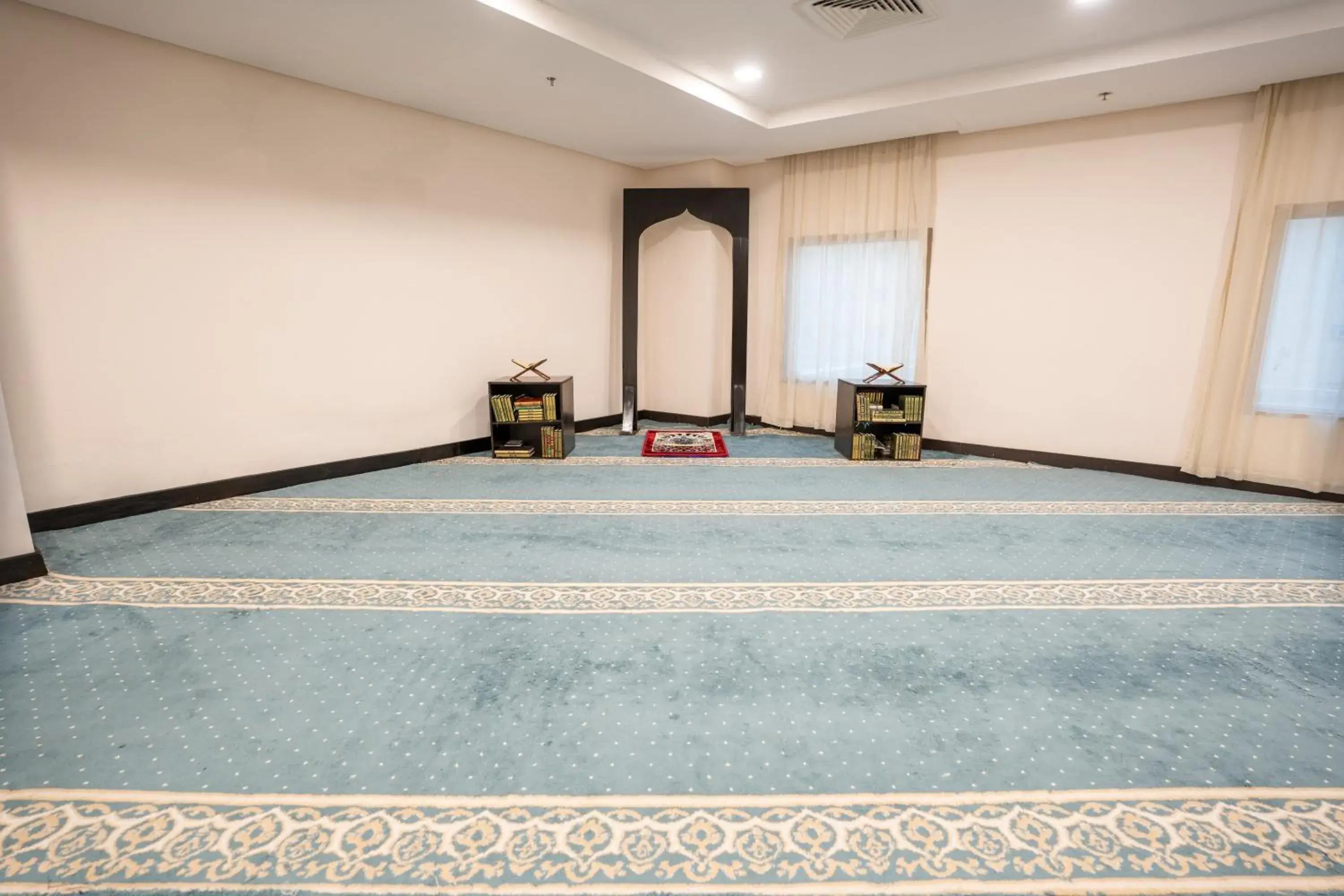 Standard Quad Room with Four Single Beds in Al Hidayah Towers Hotel Standard Quad Room with Four Single Beds in Al Hidayah Towers Hotel