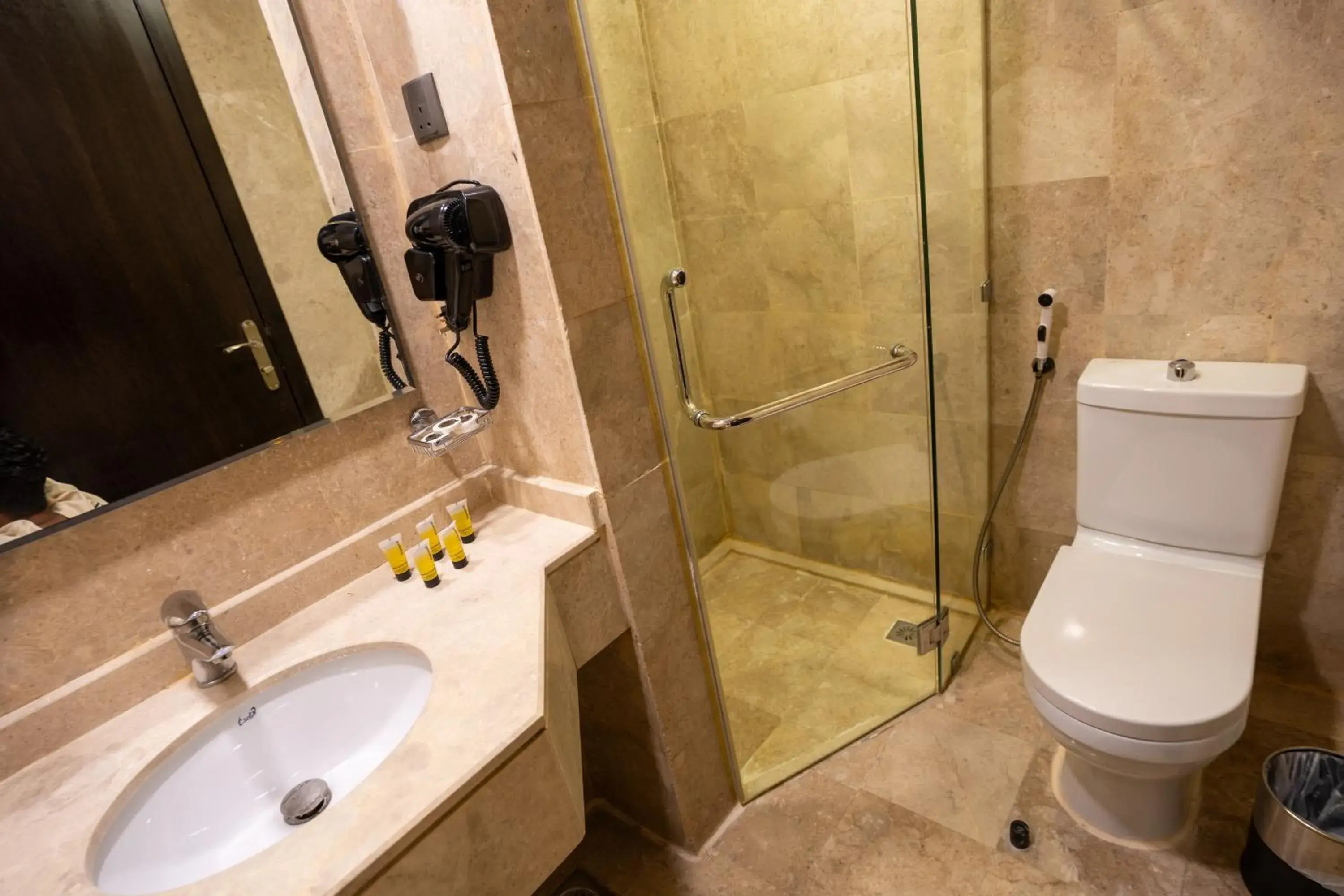 Superior Triple Room with Three Single Beds in Al Hidayah Towers Hotel Superior Triple Room with Three Single Beds in Al Hidayah Towers Hotel