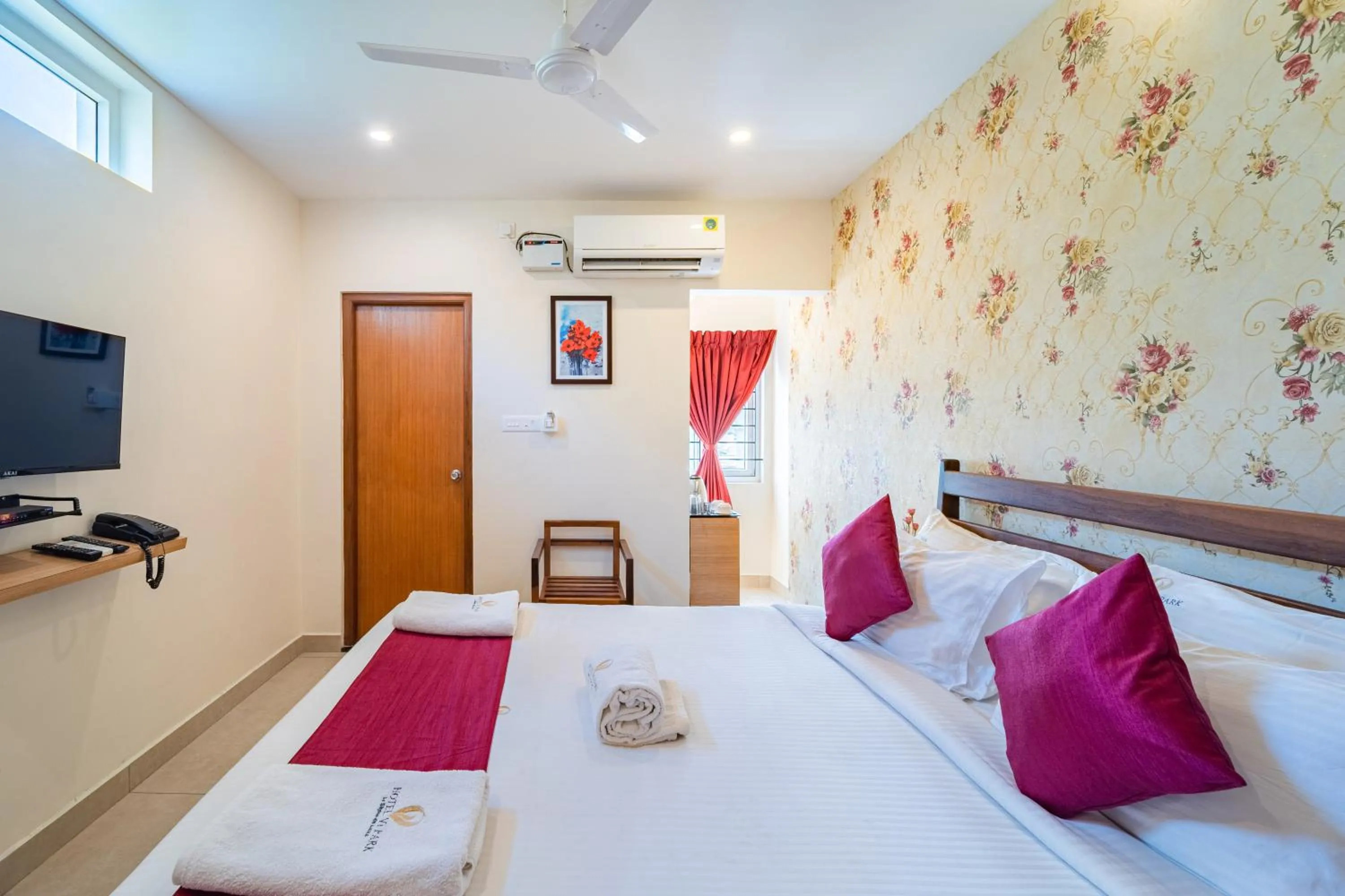 Communal lounge/ TV room, Bed in Hotel Vi Park - City Centre