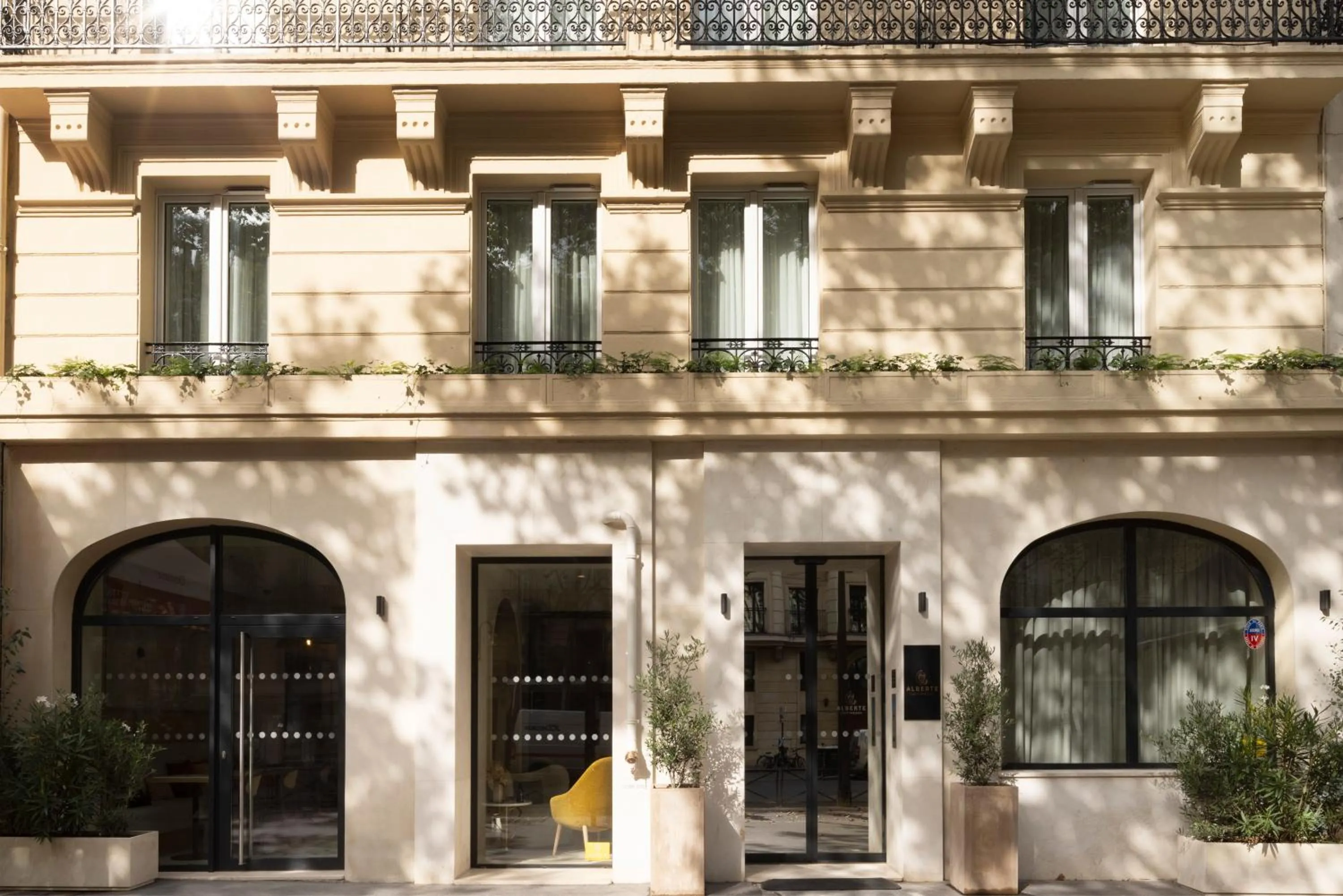 Property building in Alberte Hôtel