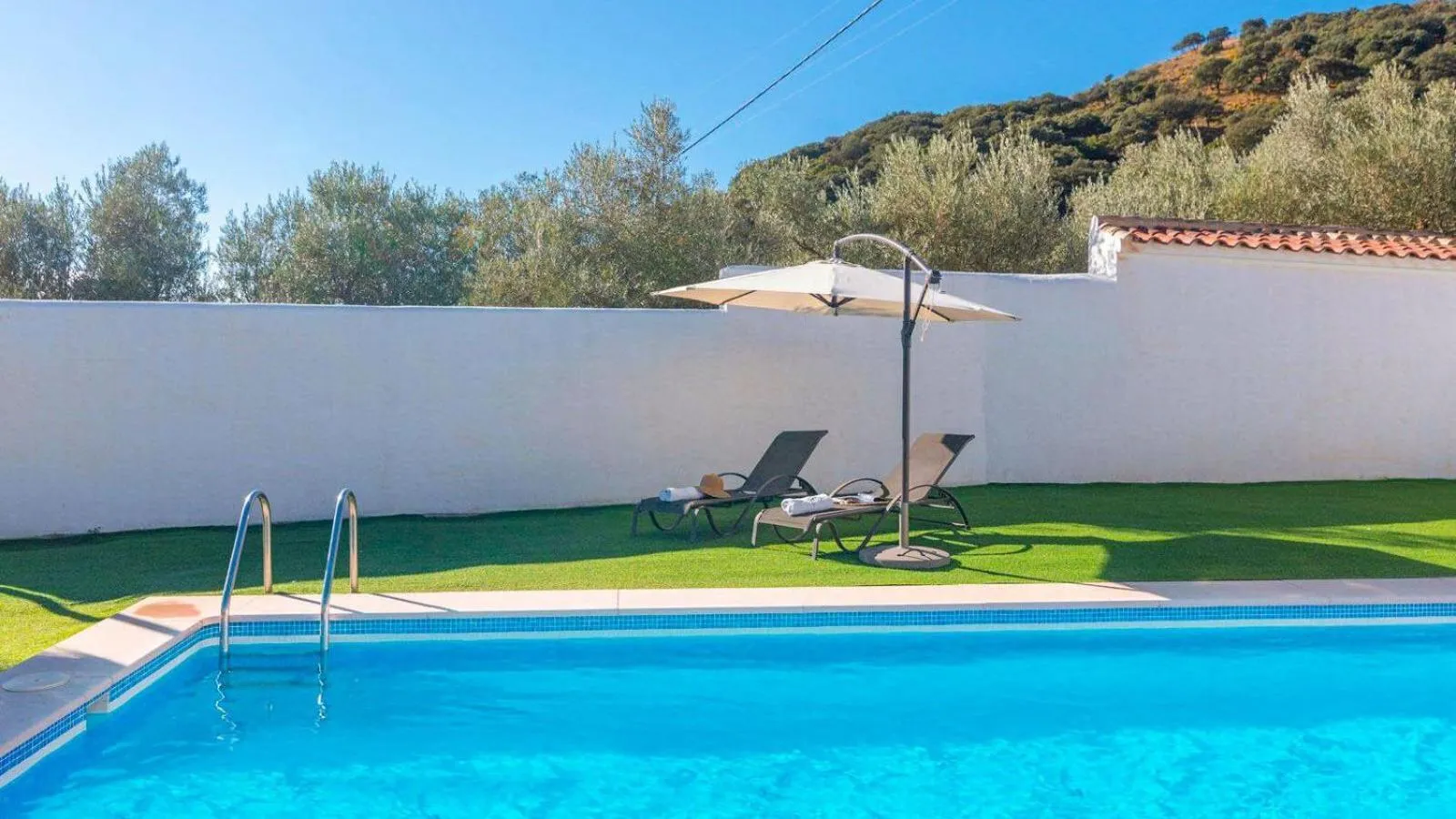 Swimming pool in Casa La Pradera Antequera by Ruralidays