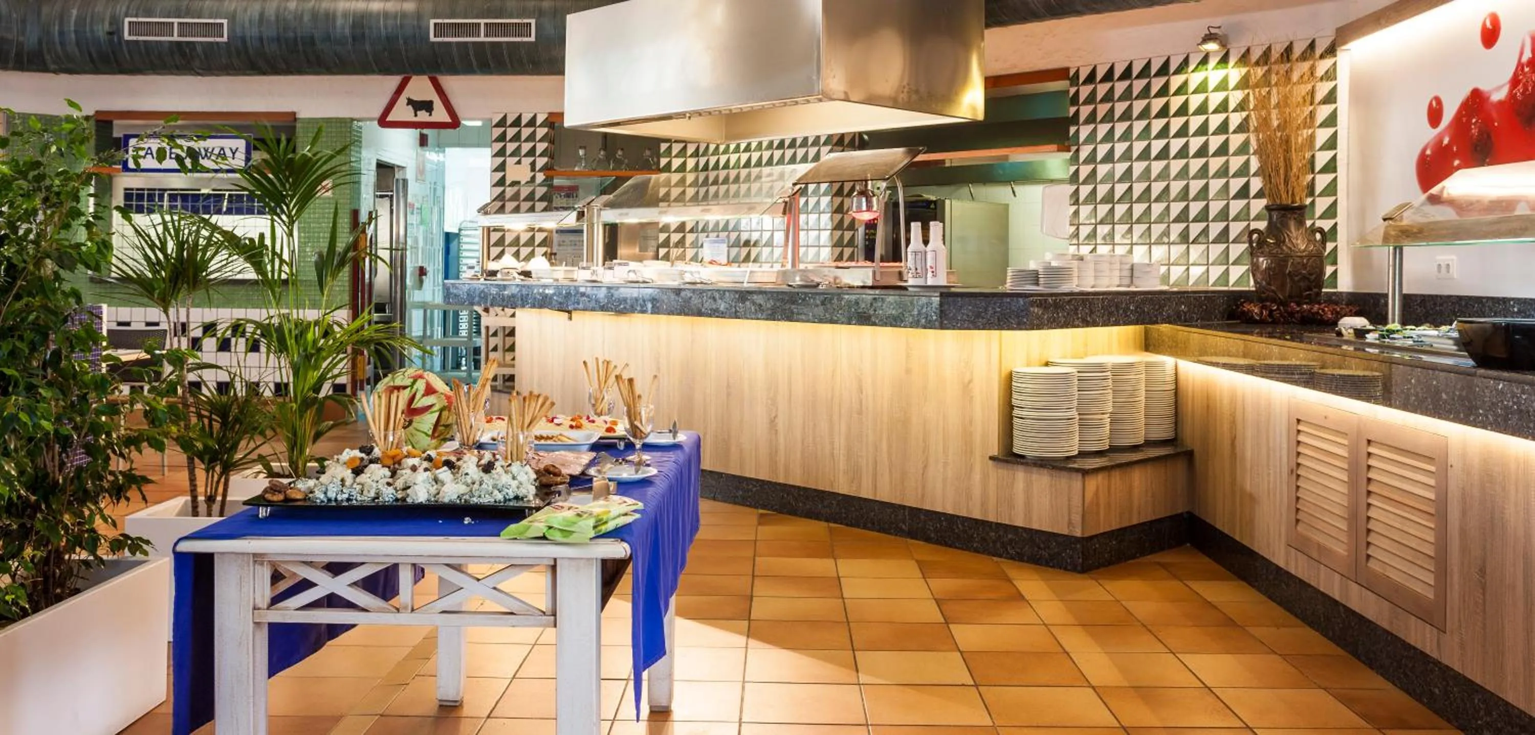 Restaurant/places to eat in Globales Binimar