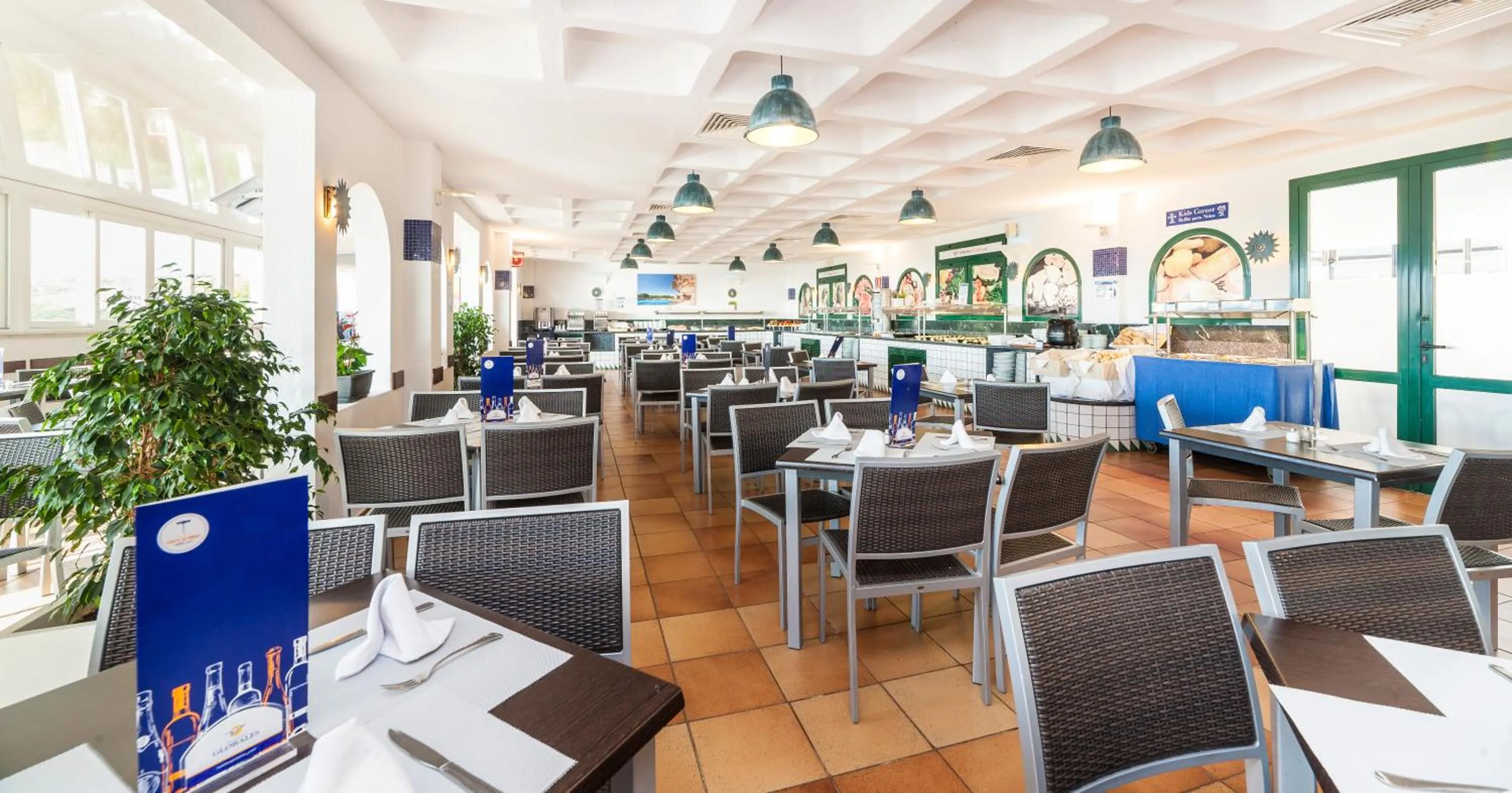 Restaurant/places to eat in Globales Binimar