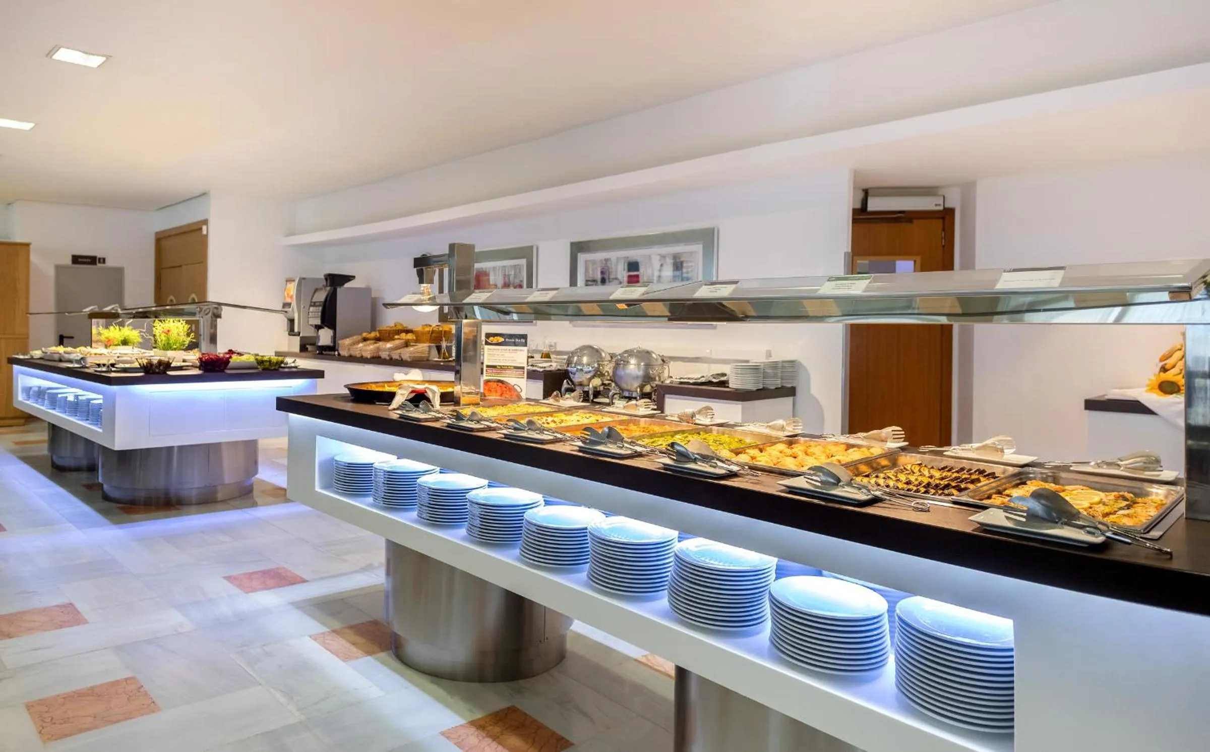 Buffet breakfast in Hotel RH Bayren Parc