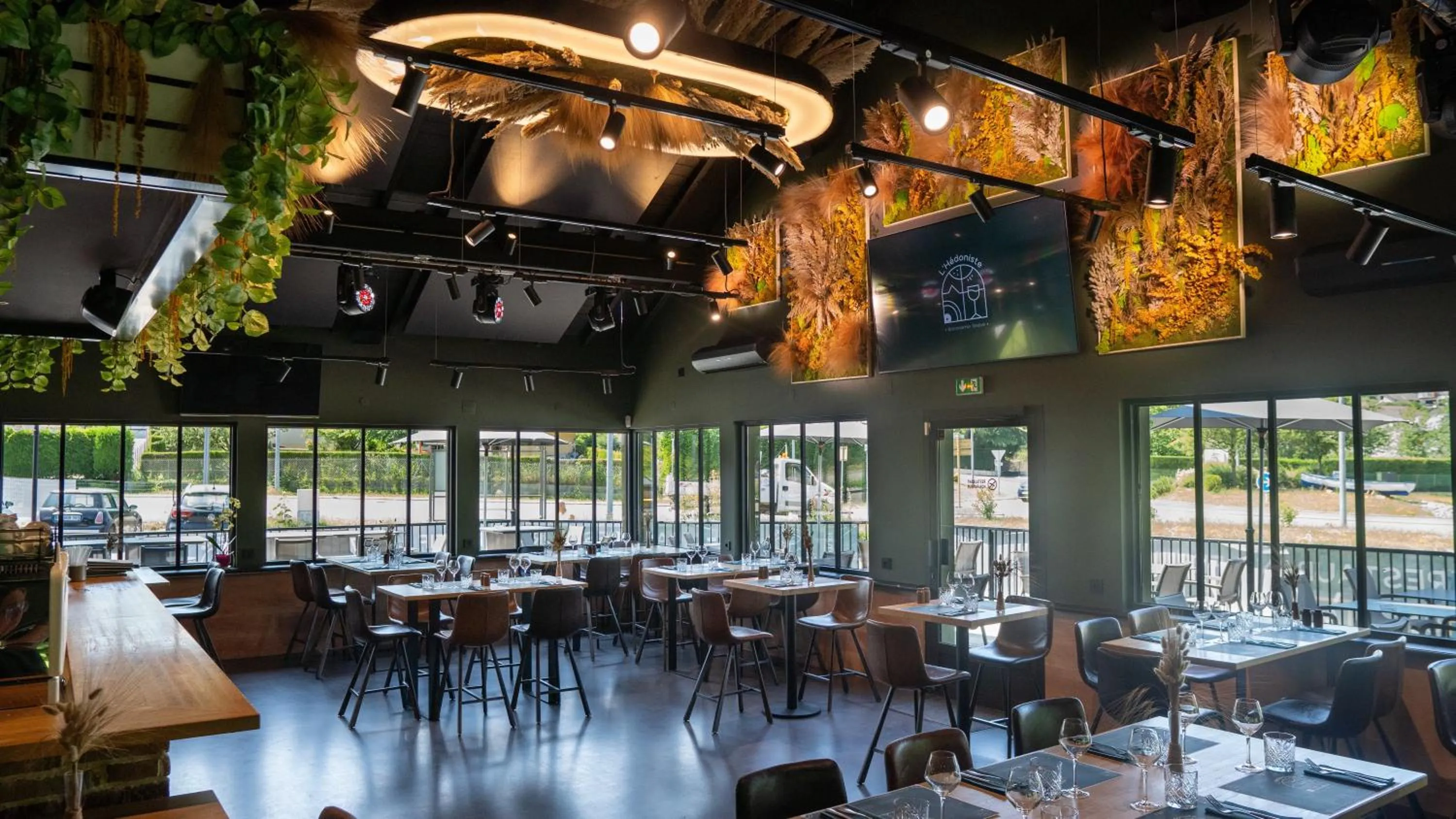 Restaurant/places to eat in Motel 991