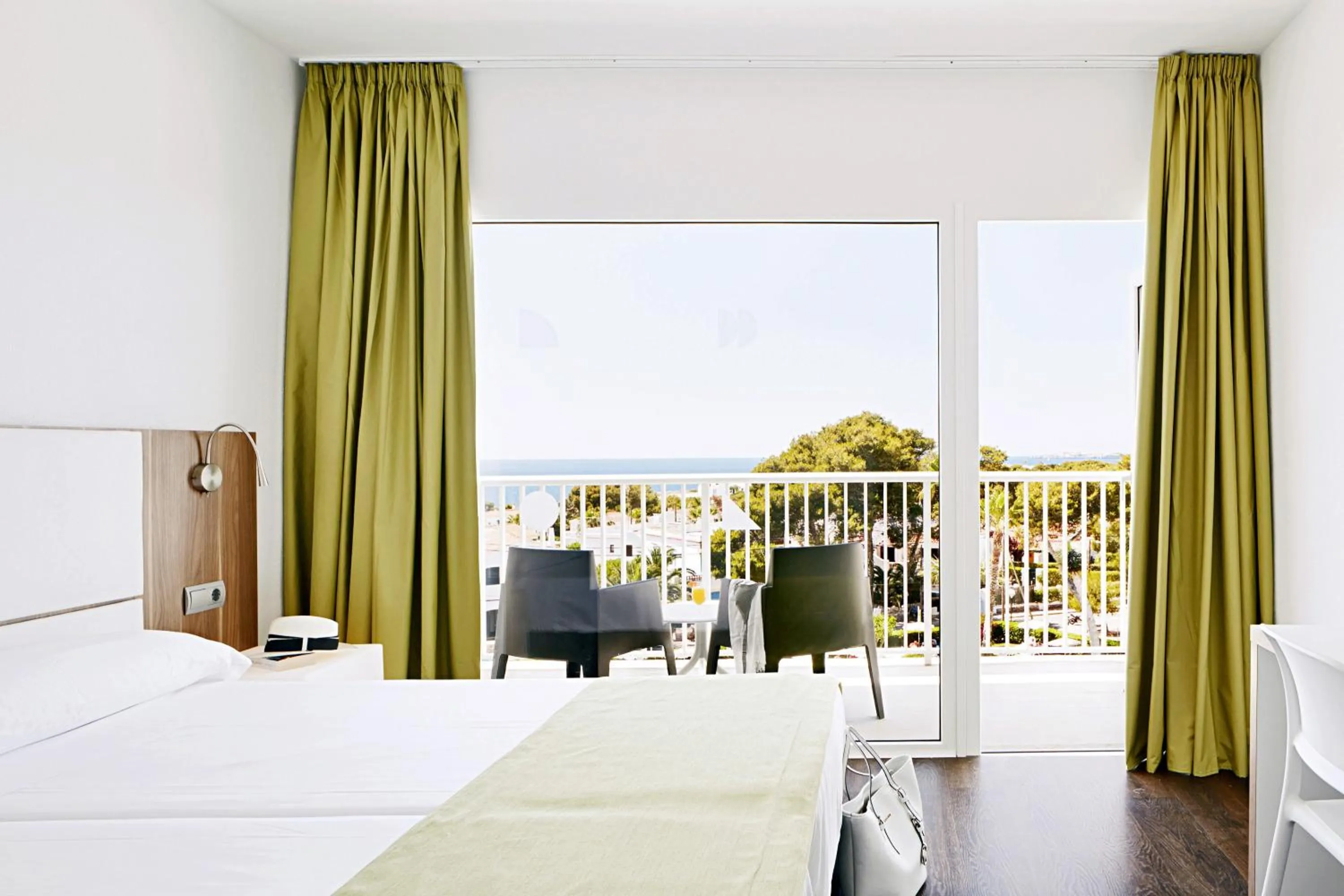 Bedroom, Bed in Globales Cala Blanca