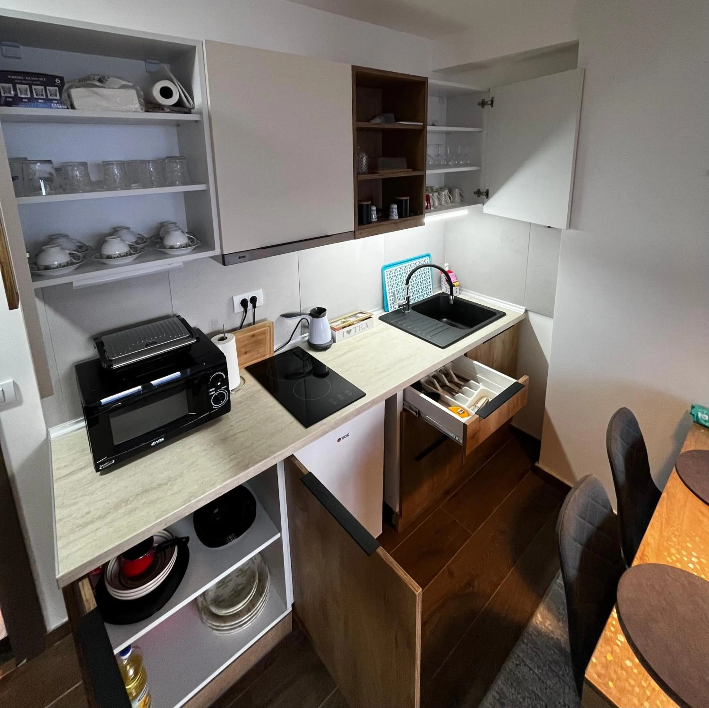 Kitchen or kitchenette in Apartments Myna in Kraljevi Cardaci