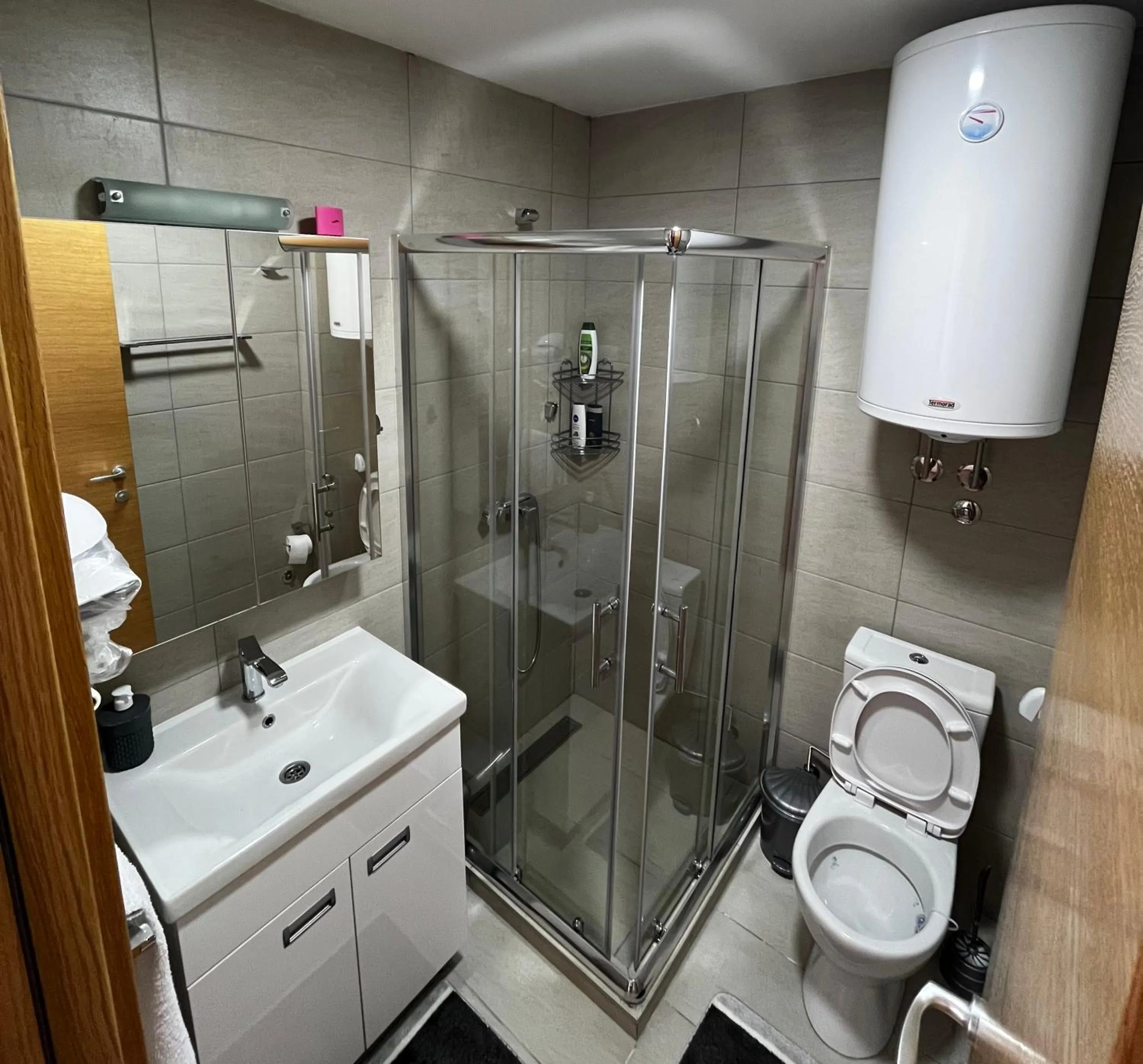 Shower in Apartments Myna in Kraljevi Cardaci