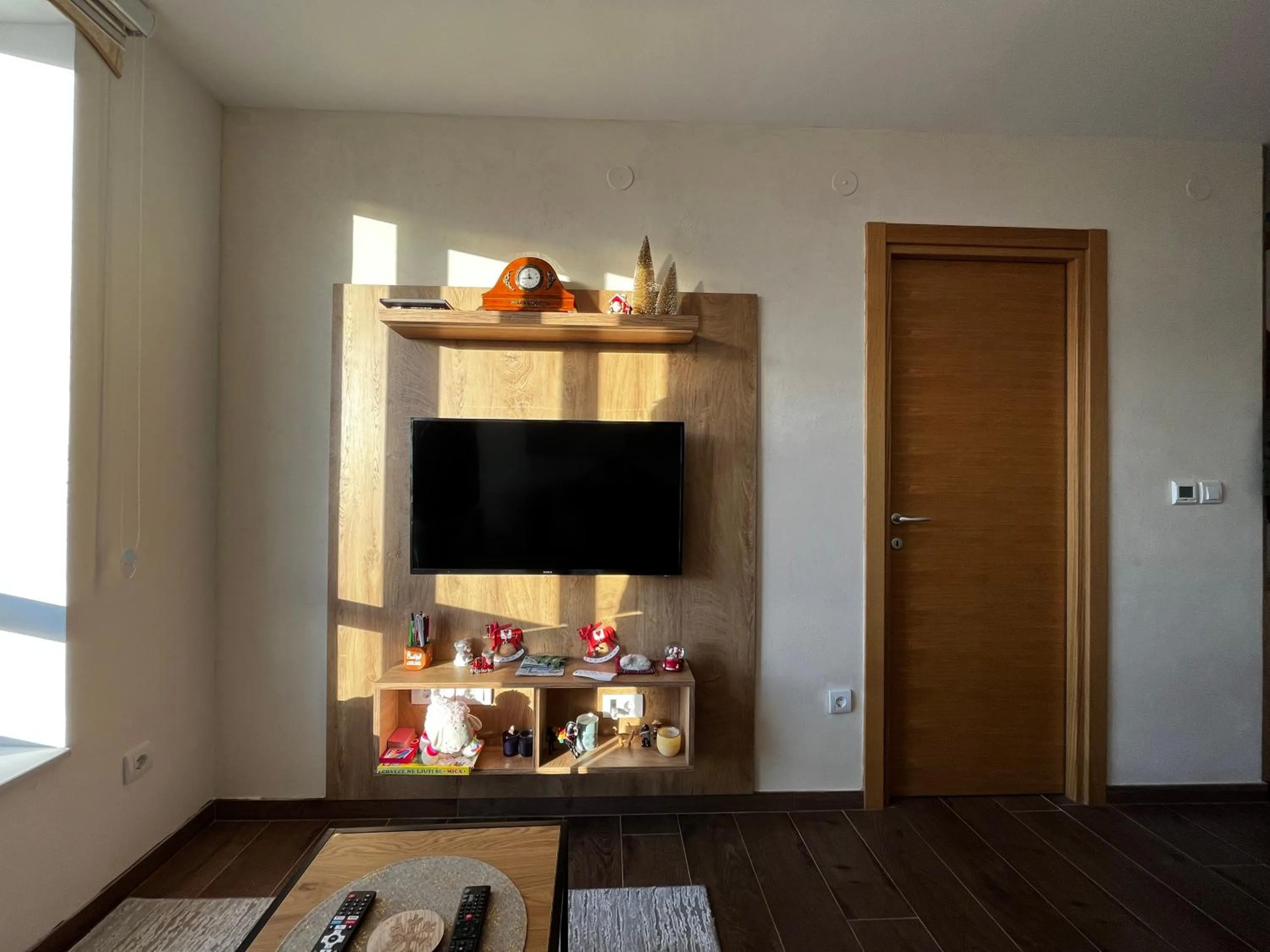 Communal lounge/ TV room in Apartments Myna in Kraljevi Cardaci