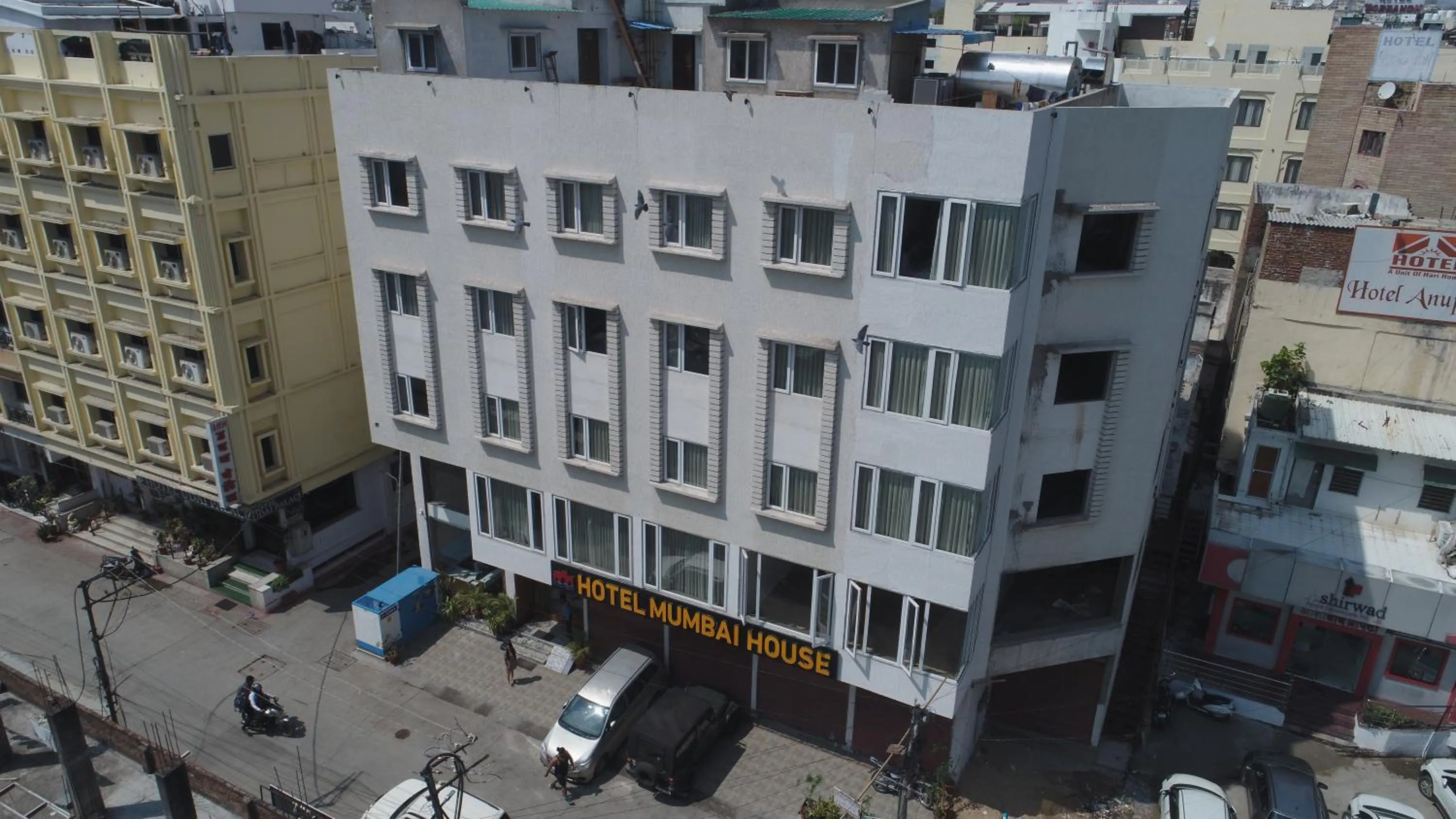 Property building in Hotel Mumbai House Express Udaipur