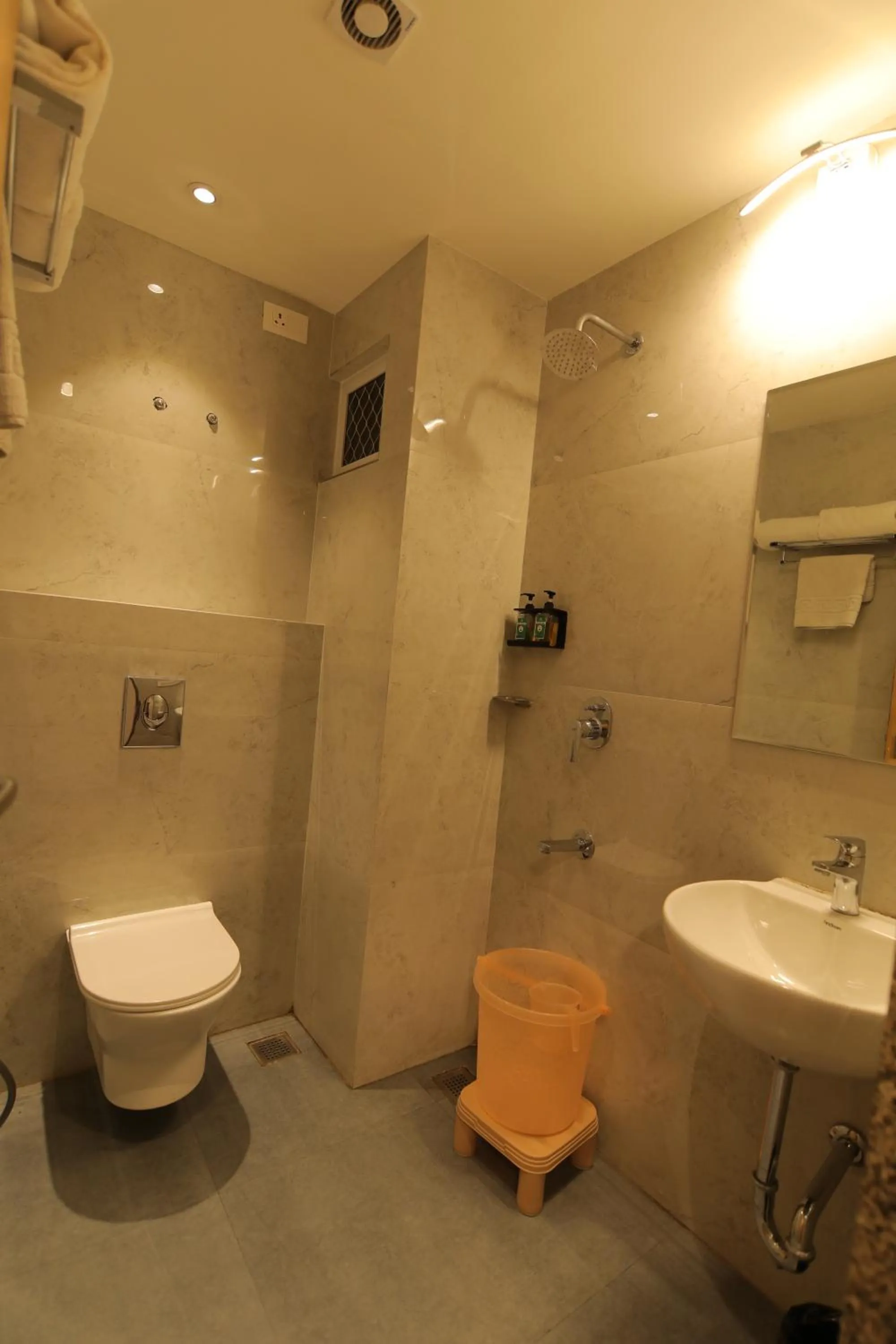 Bathroom in Hotel Mumbai House Express Udaipur