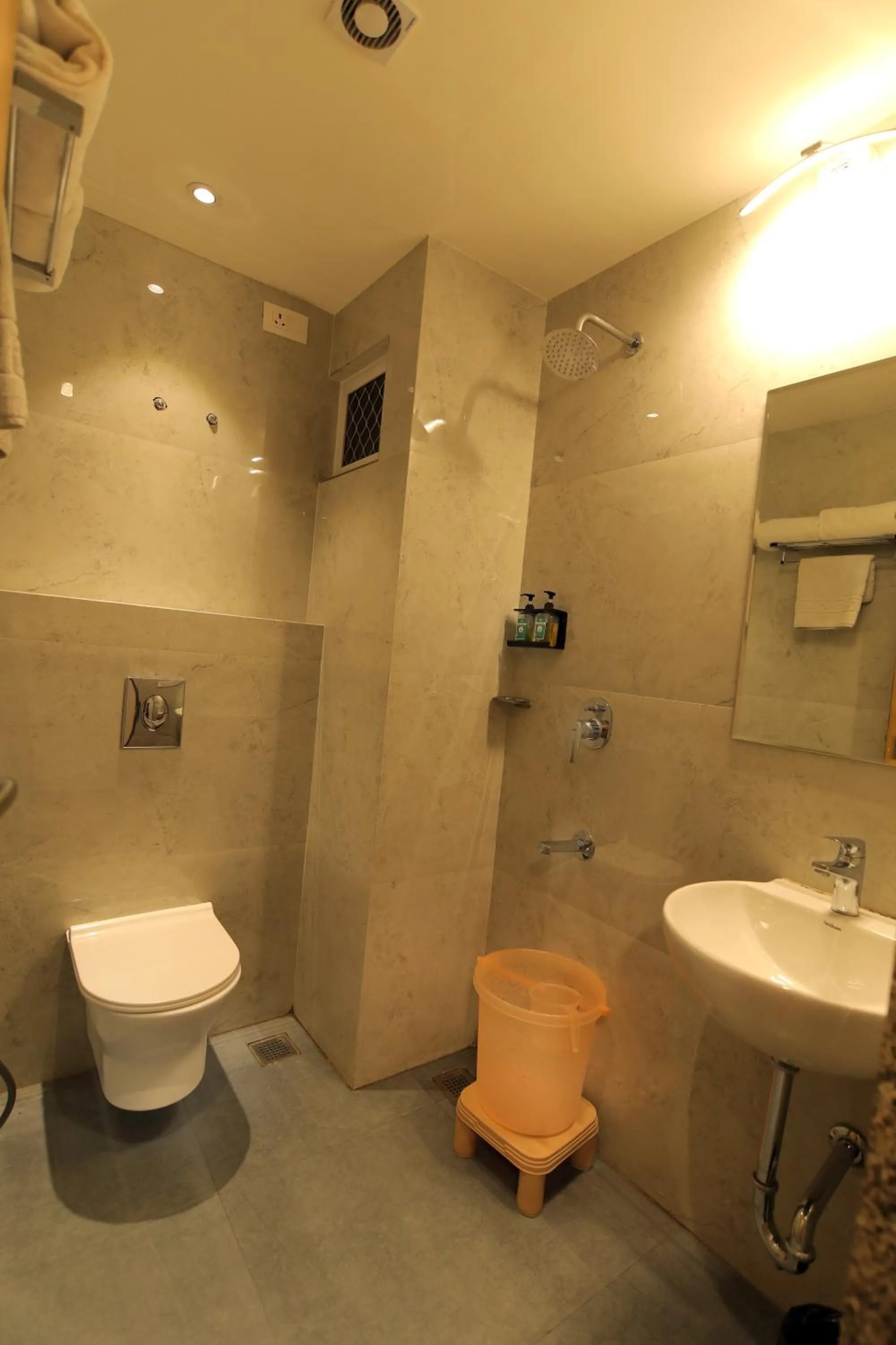 Bathroom in Hotel Mumbai House Express Udaipur