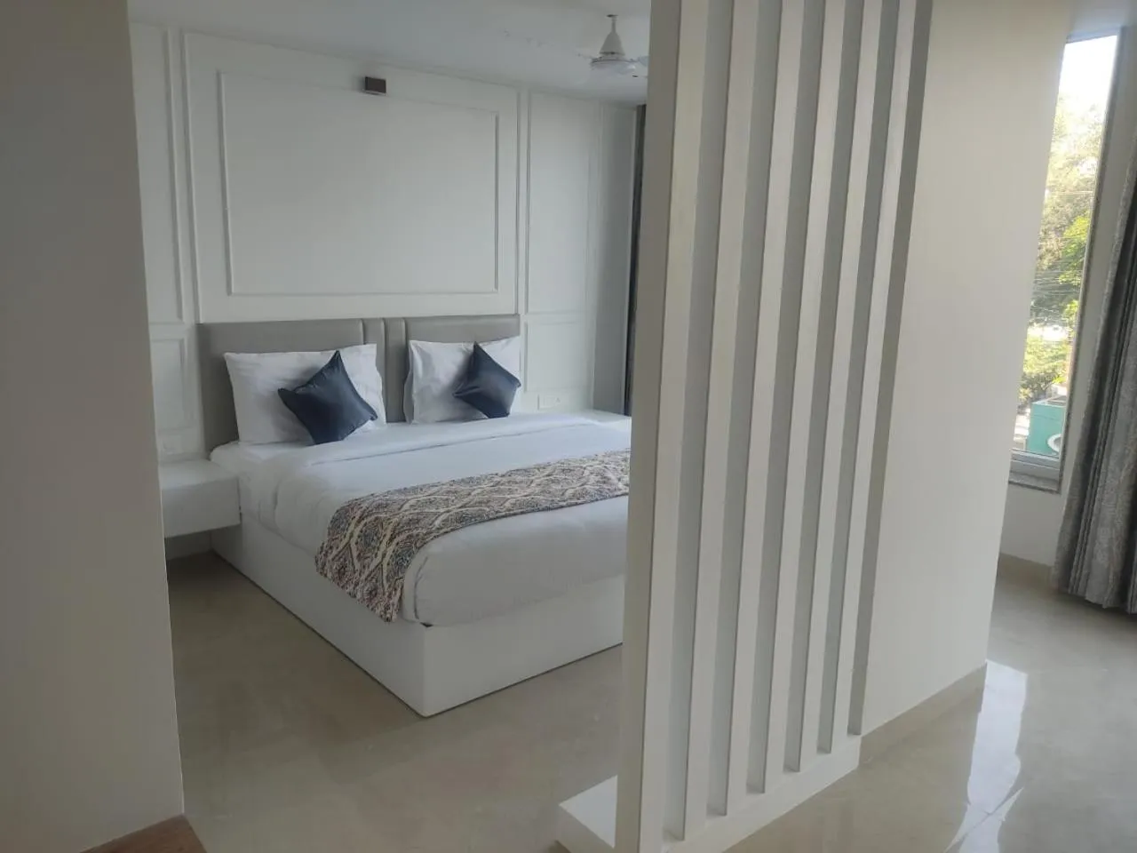 Bedroom, Bed in Hotel Mumbai House Express Udaipur