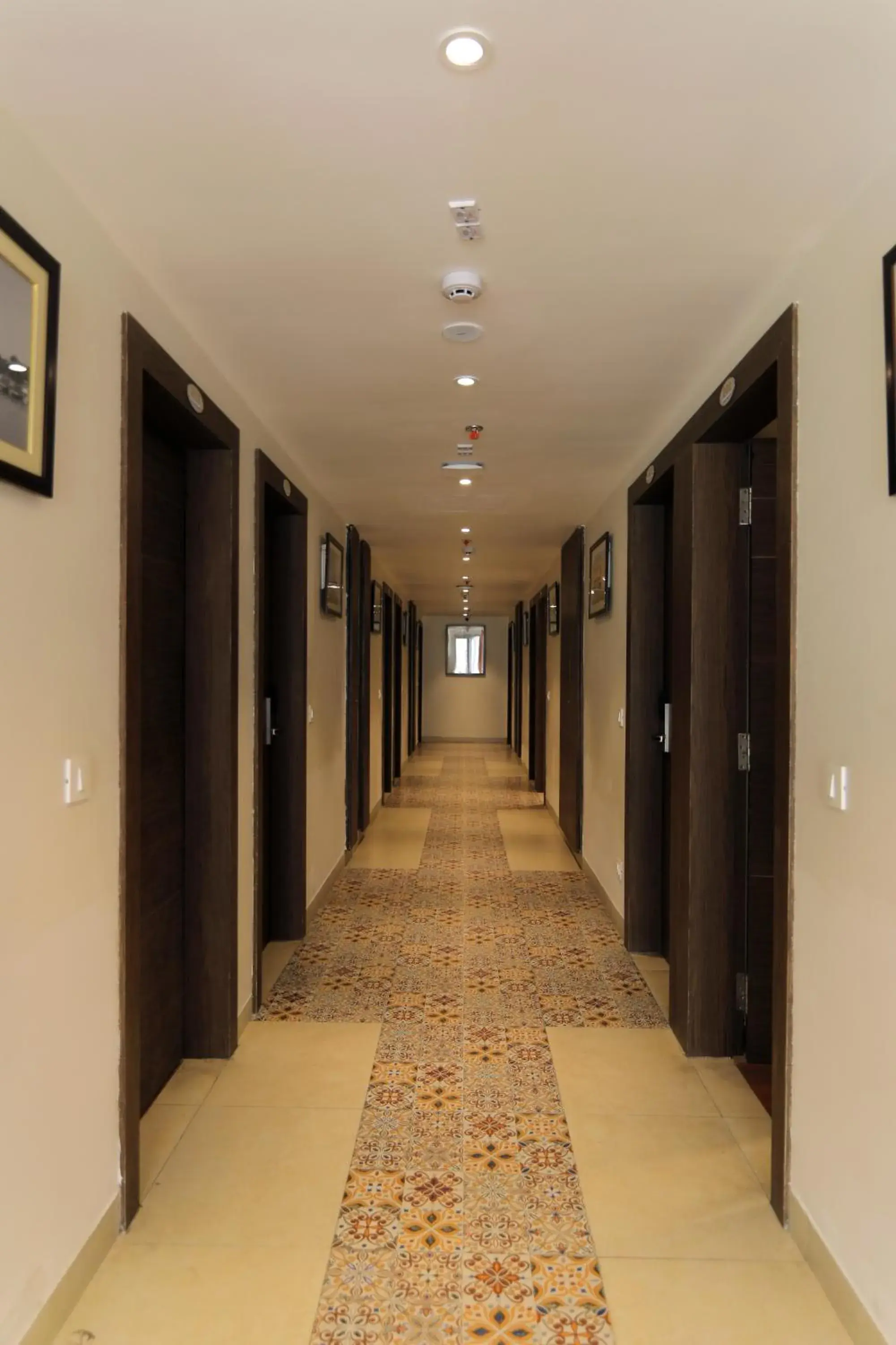 Property building in Hotel Mumbai House Express Udaipur Property building in Hotel Mumbai House Express Udaipur