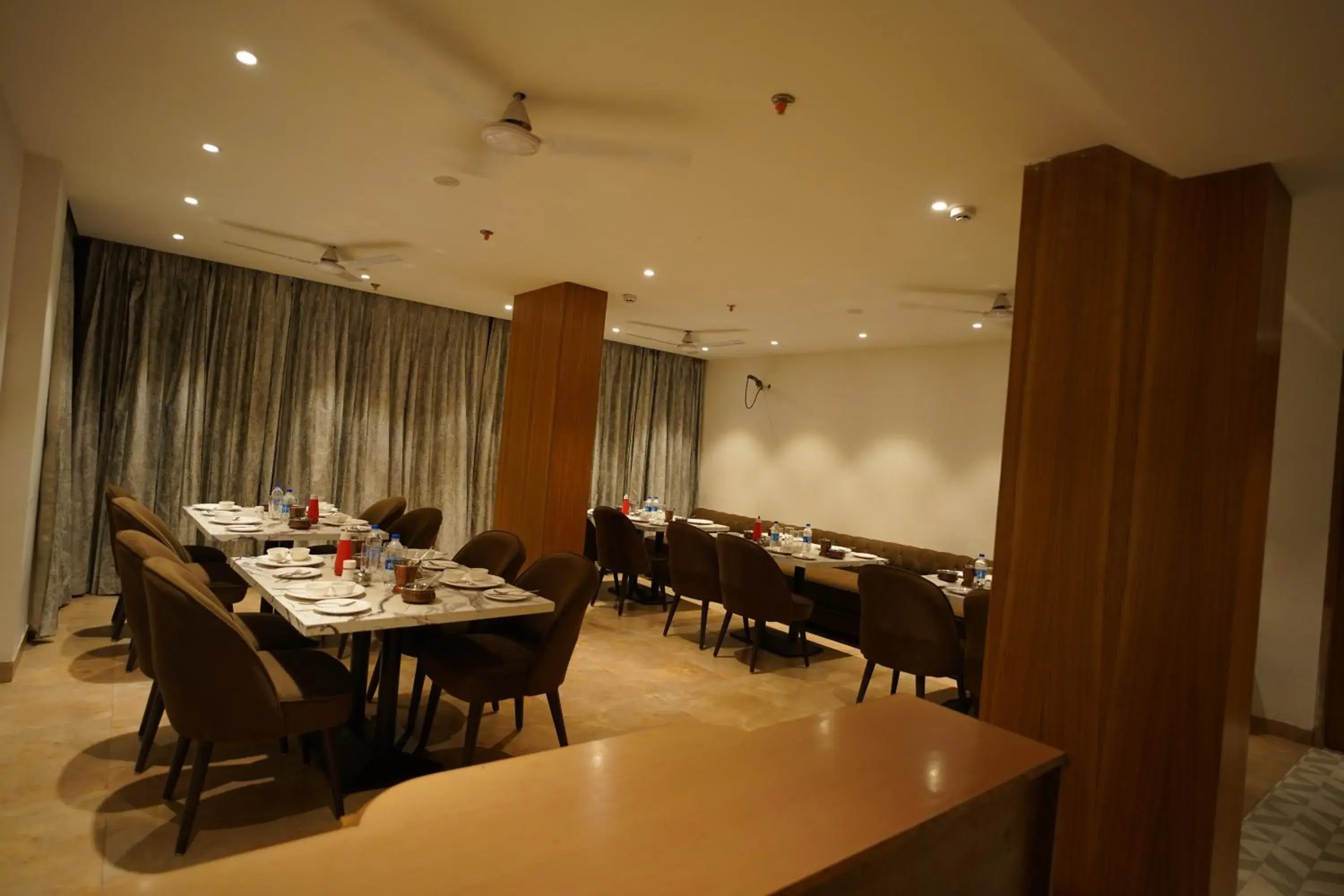Restaurant/places to eat in Hotel Mumbai House Express Udaipur Restaurant/places to eat in Hotel Mumbai House Express Udaipur