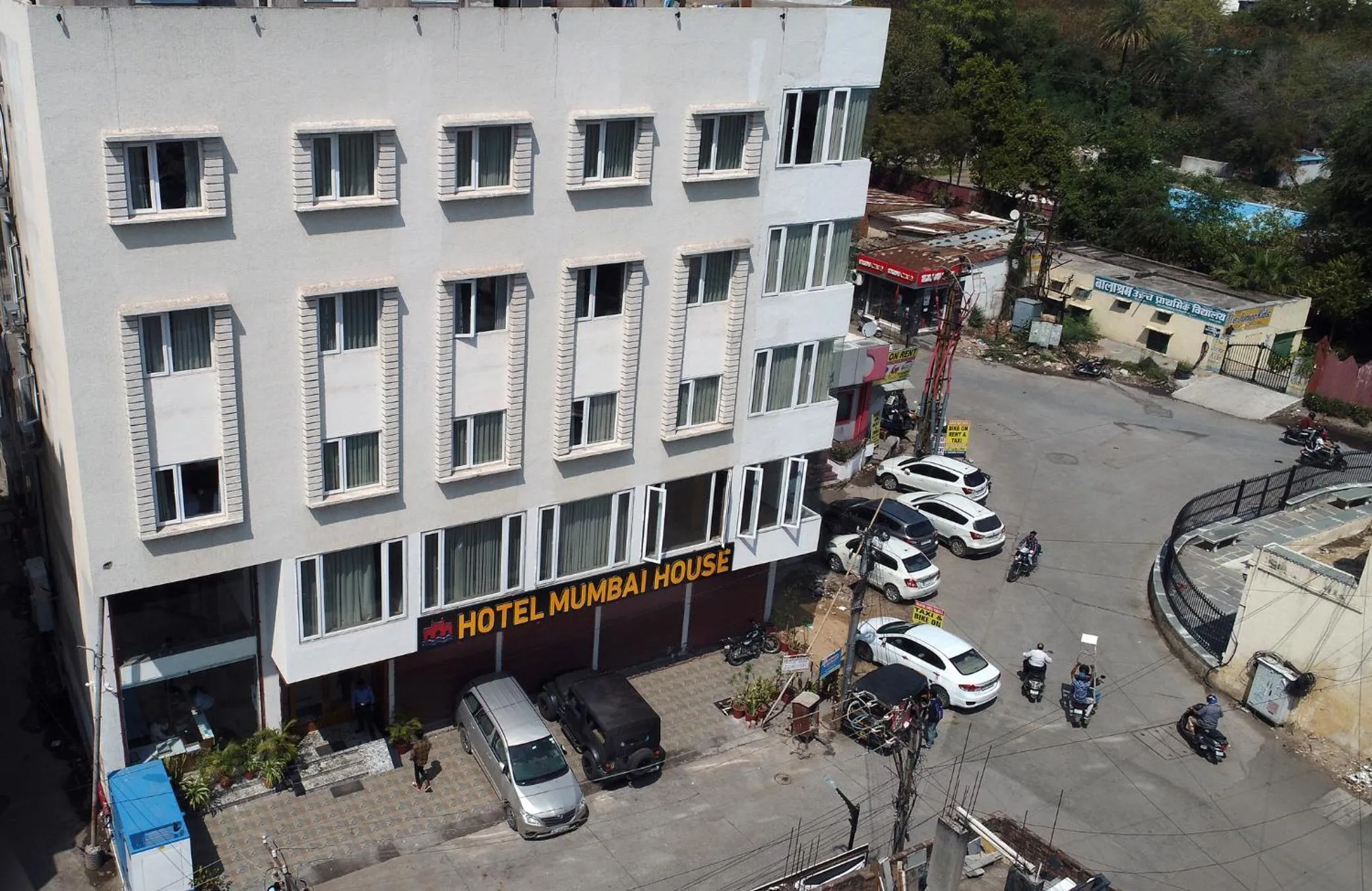 Property building in Hotel Mumbai House Express Udaipur
