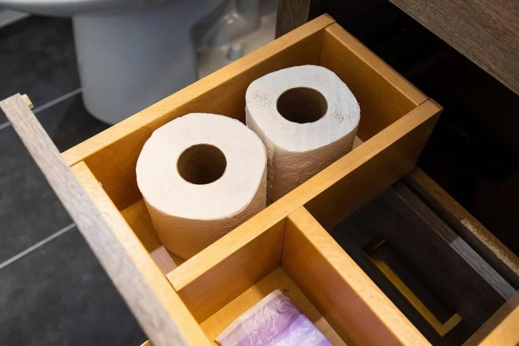 Professionals-Restaurants-FastWiFi-A C-Desk- Pets