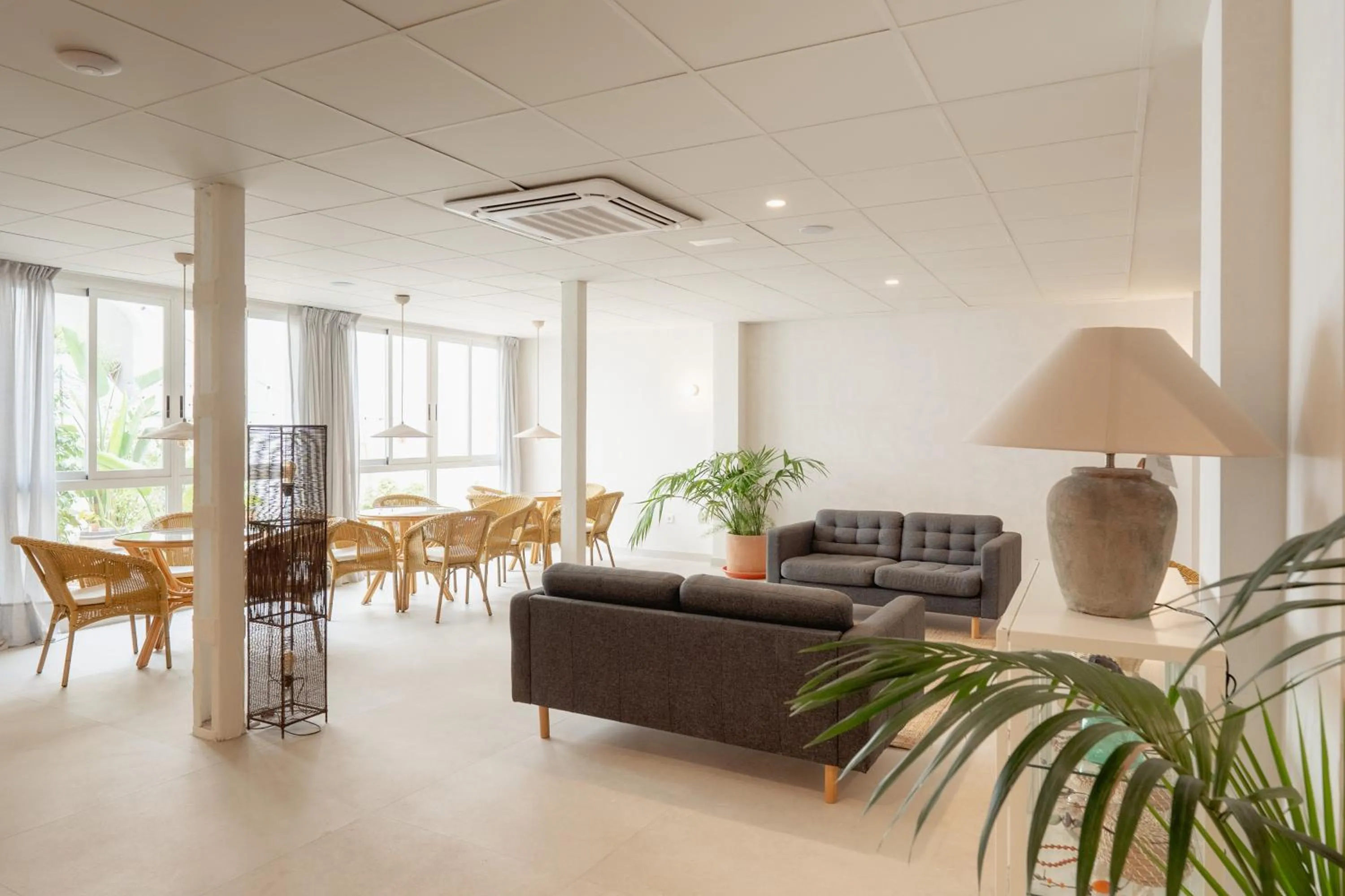 Communal lounge/ TV room in Hotel Internacional