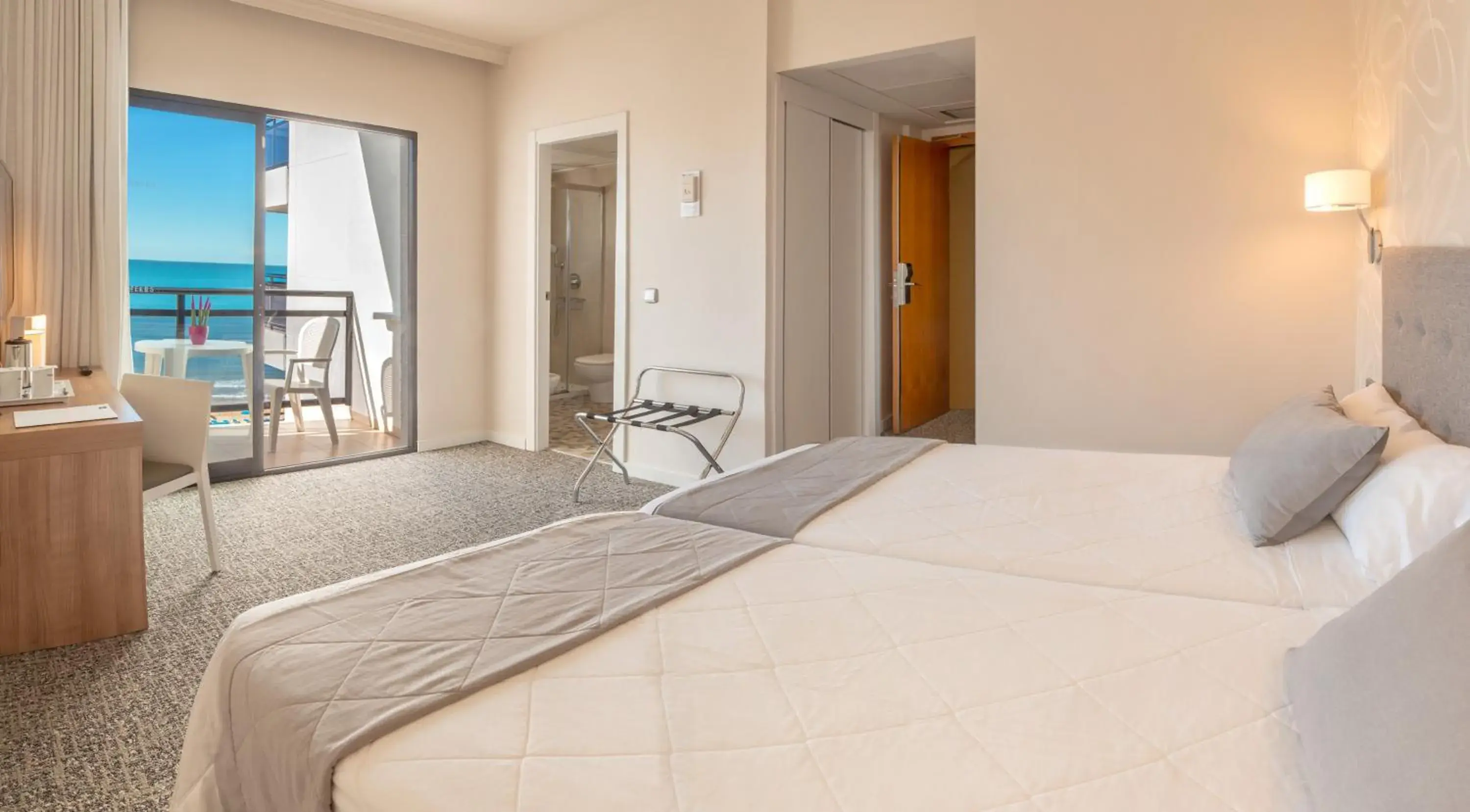 Bed in Hotel RH Corona del Mar 4* Sup Bed in Hotel RH Corona del Mar 4* Sup