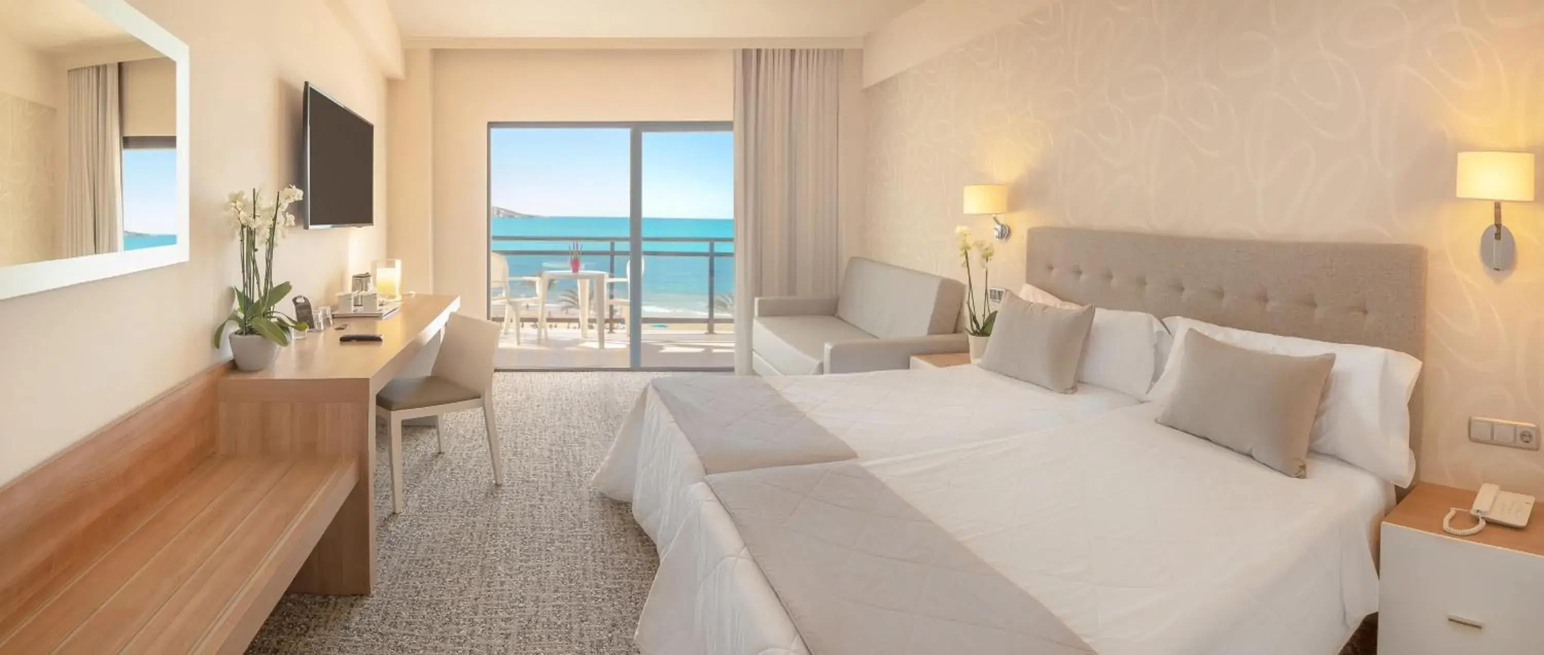 Photo of the whole room, Bed in Hotel RH Corona del Mar 4* Sup Photo of the whole room, Bed in Hotel RH Corona del Mar 4* Sup