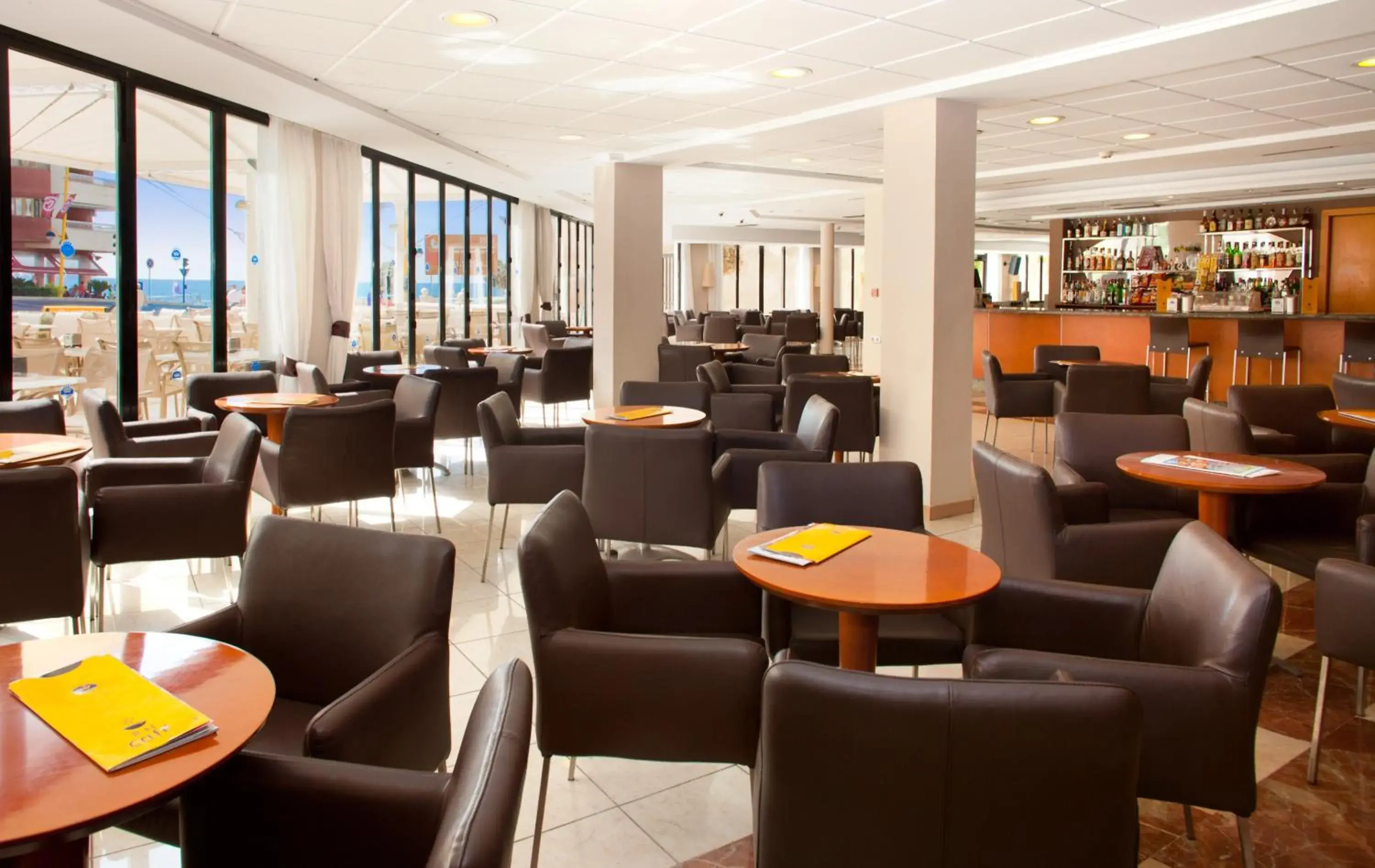 Lounge or bar in Hotel RH Corona del Mar 4* Sup Lounge or bar in Hotel RH Corona del Mar 4* Sup