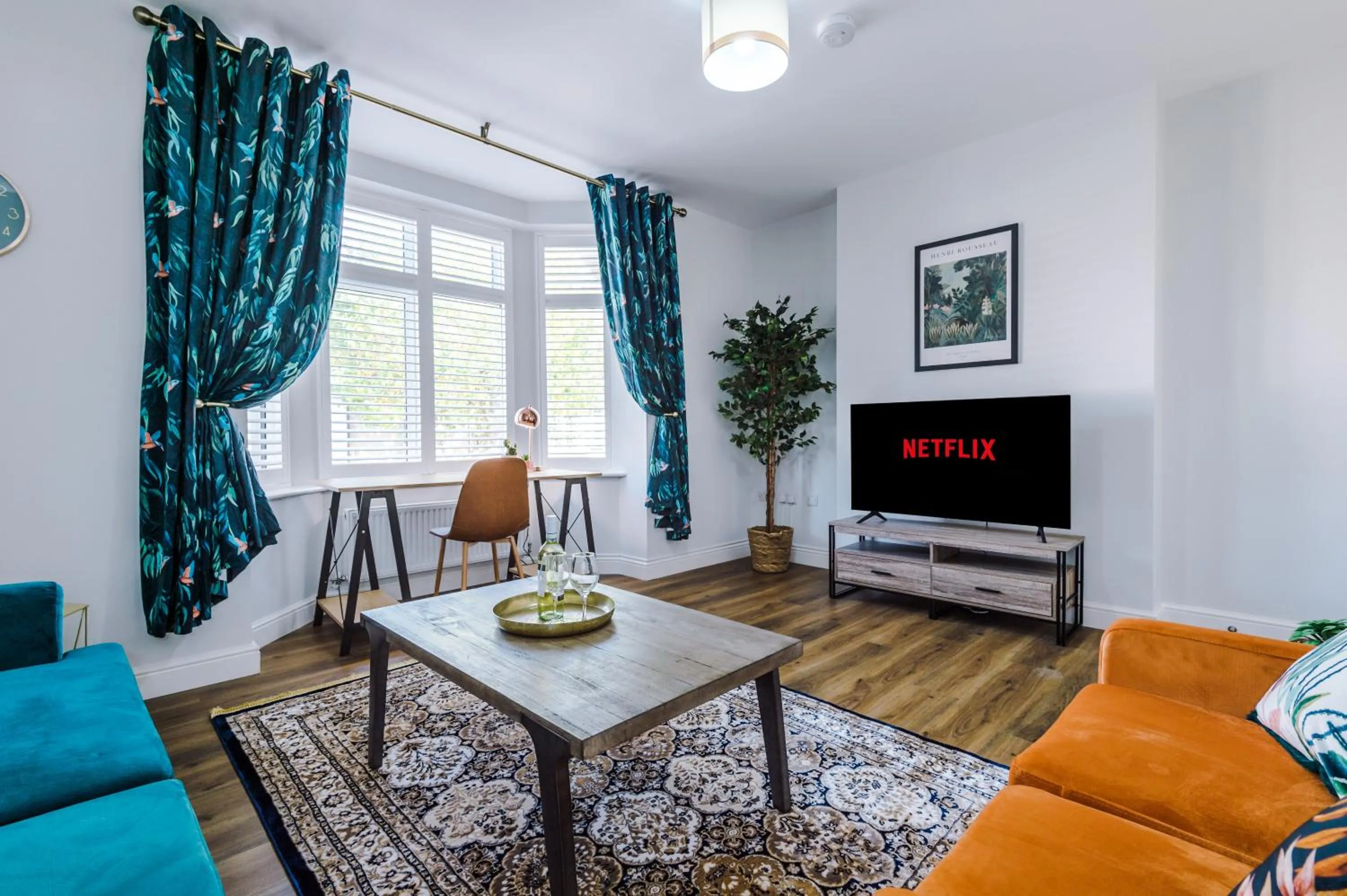 TV and multimedia in Westwood Lodge Serviced Apartment