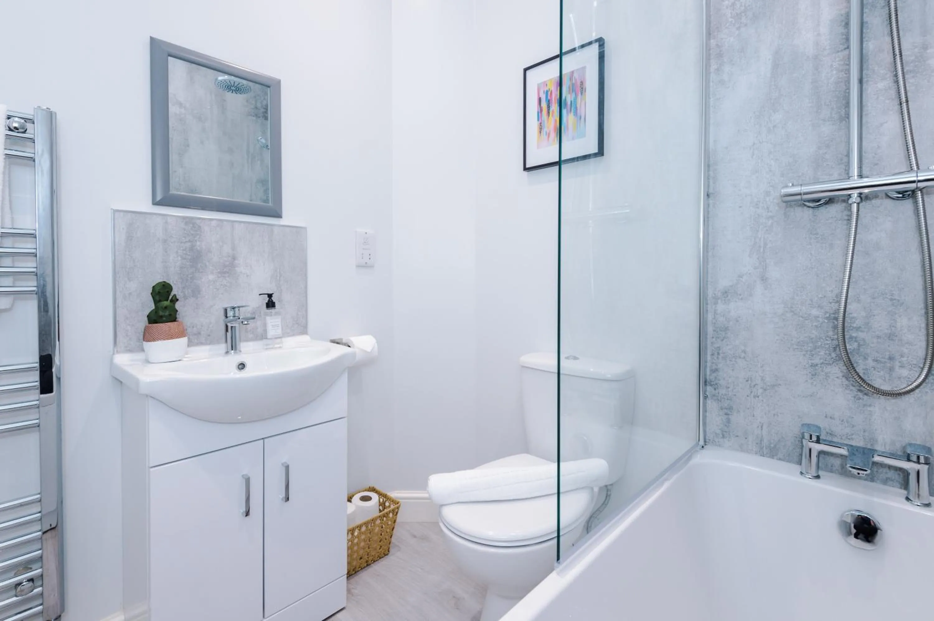 Shower in Beechwood Lodge Serviced Apartment