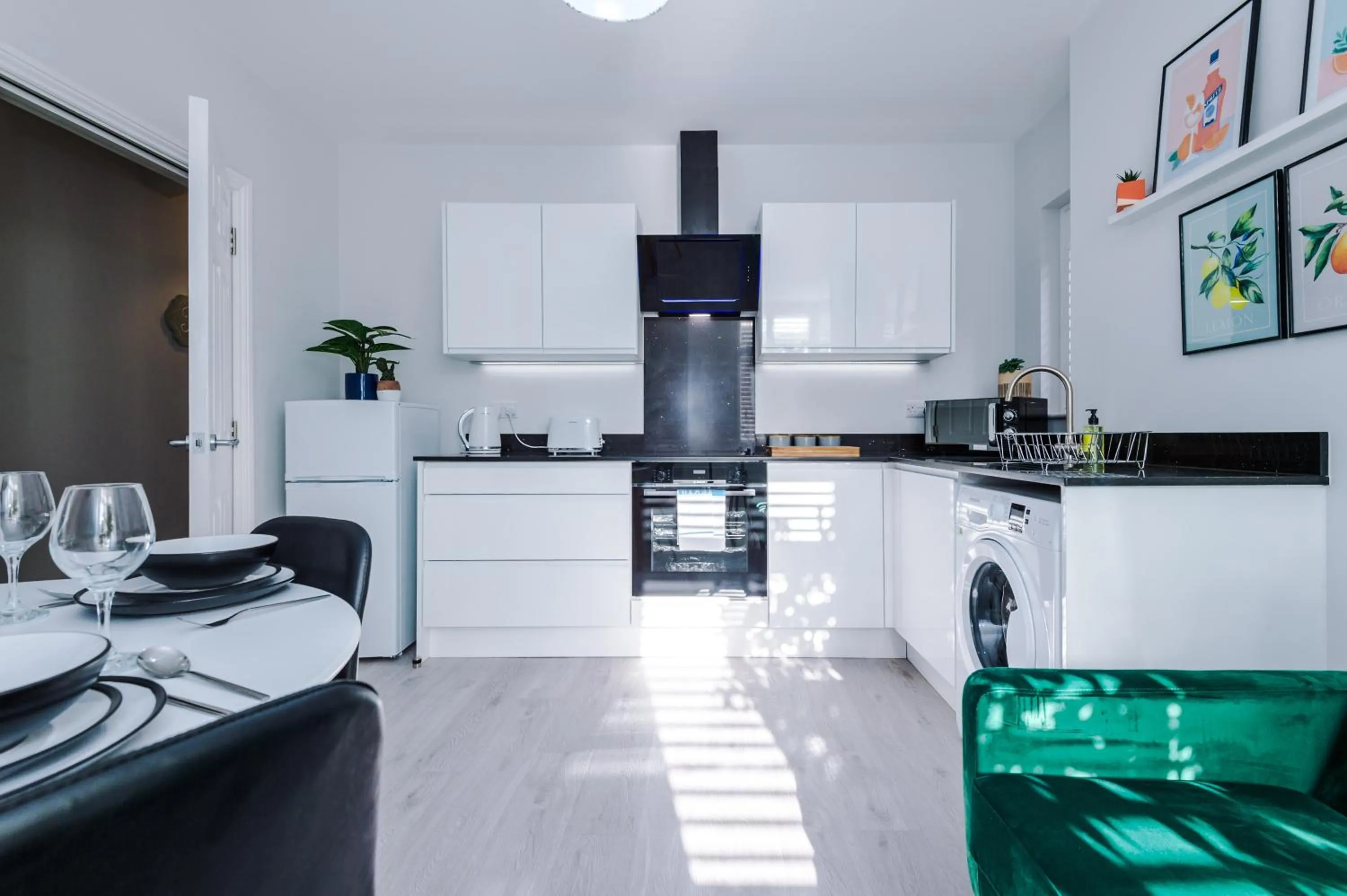 Kitchen or kitchenette in Beechwood Lodge Serviced Apartment