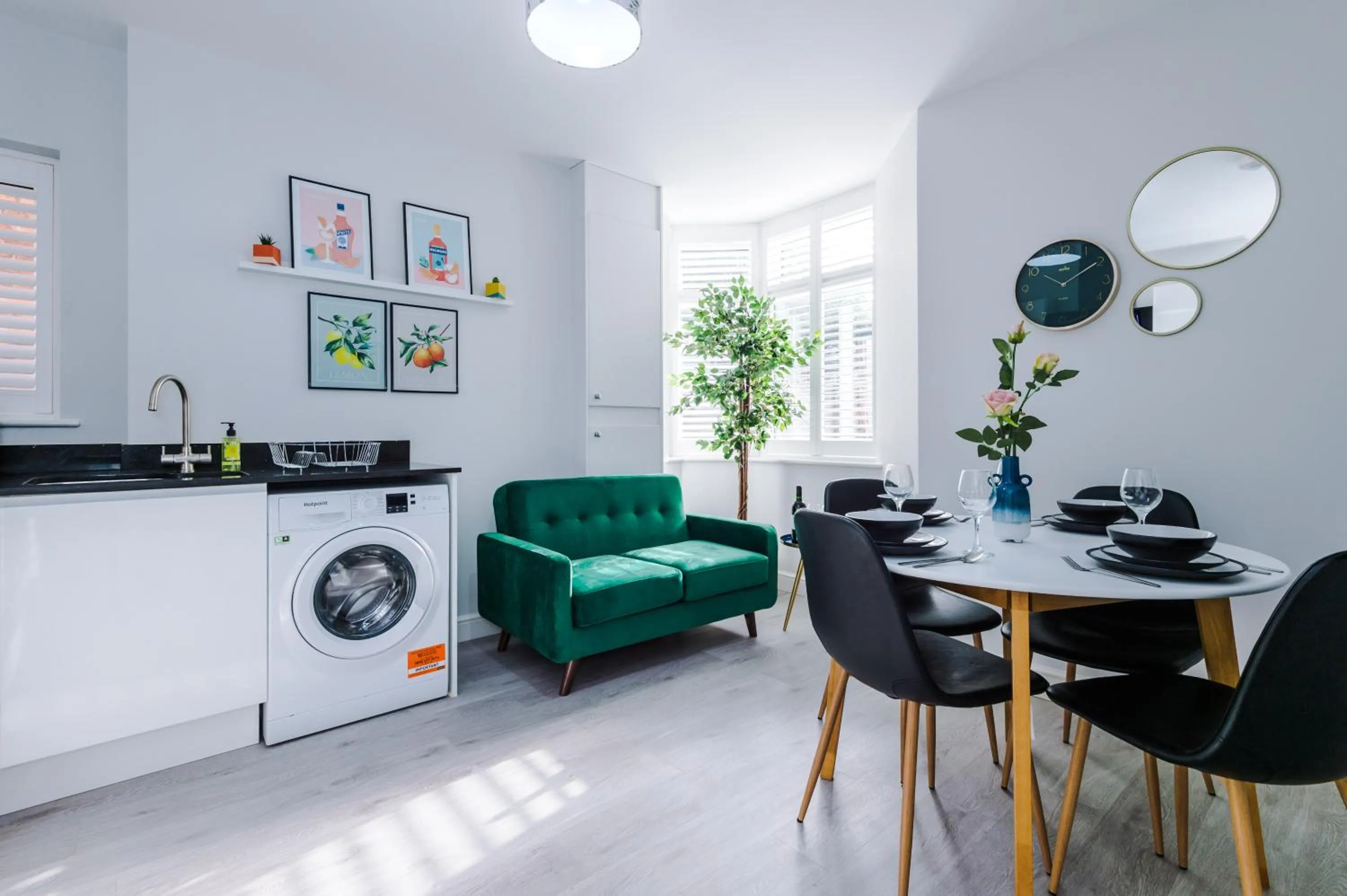 Kitchen or kitchenette in Beechwood Lodge Serviced Apartment