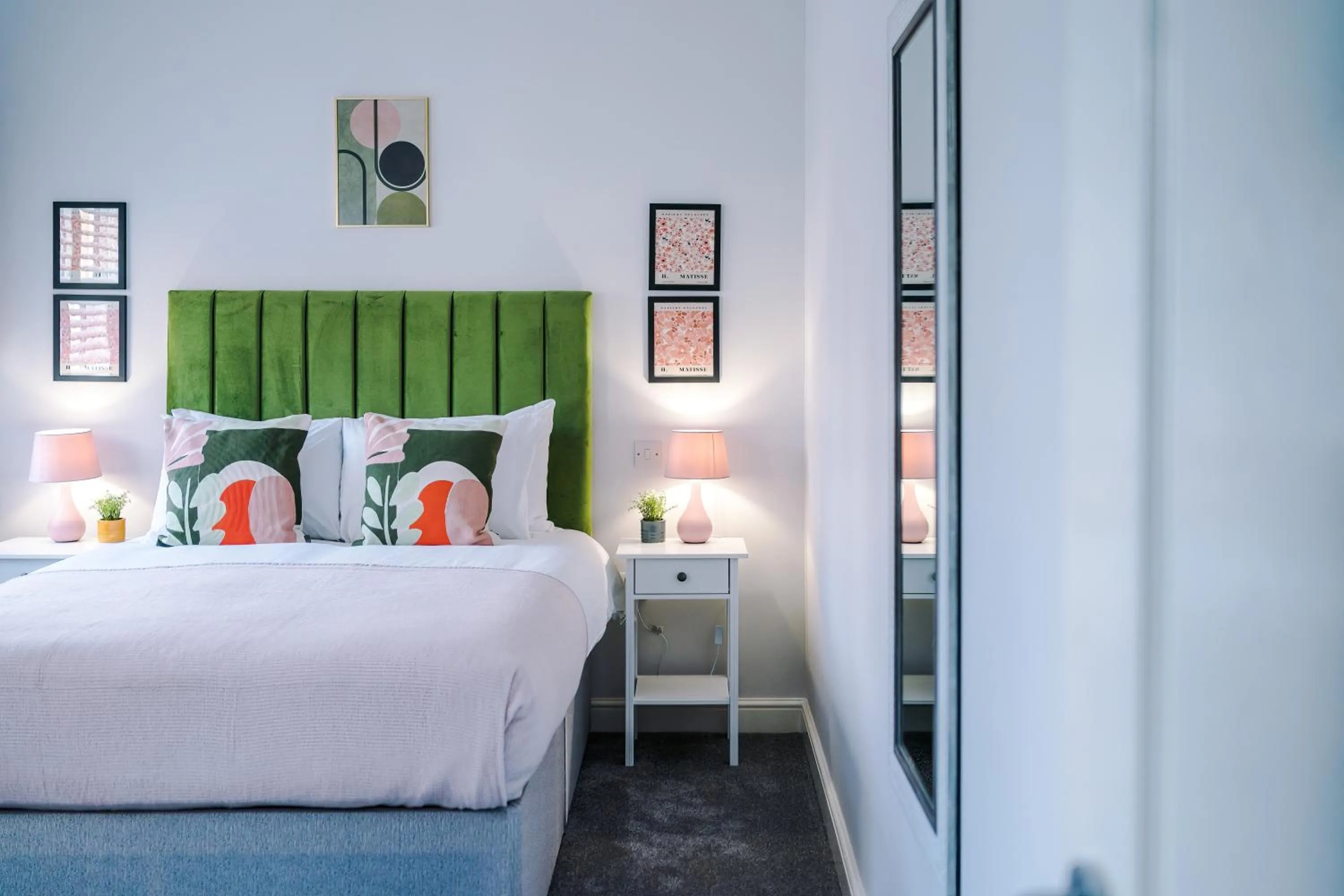 Bed in Beechwood Lodge Serviced Apartment
