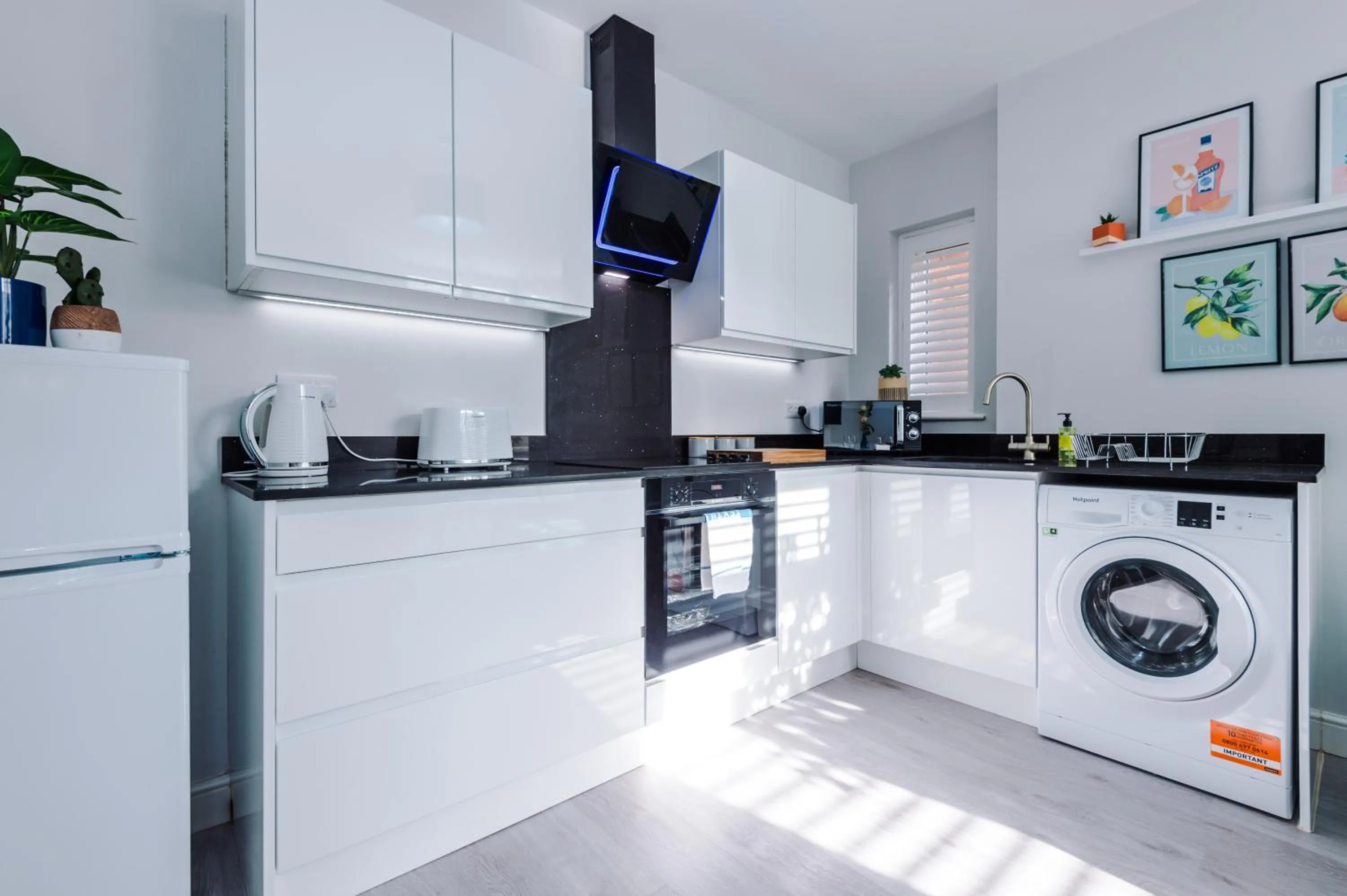 Kitchen or kitchenette in Beechwood Lodge Serviced Apartment