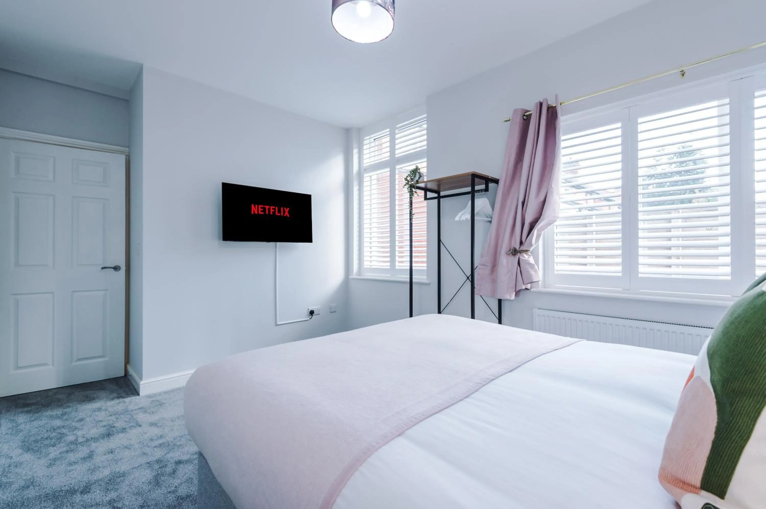 Bed in Beechwood Lodge Serviced Apartment