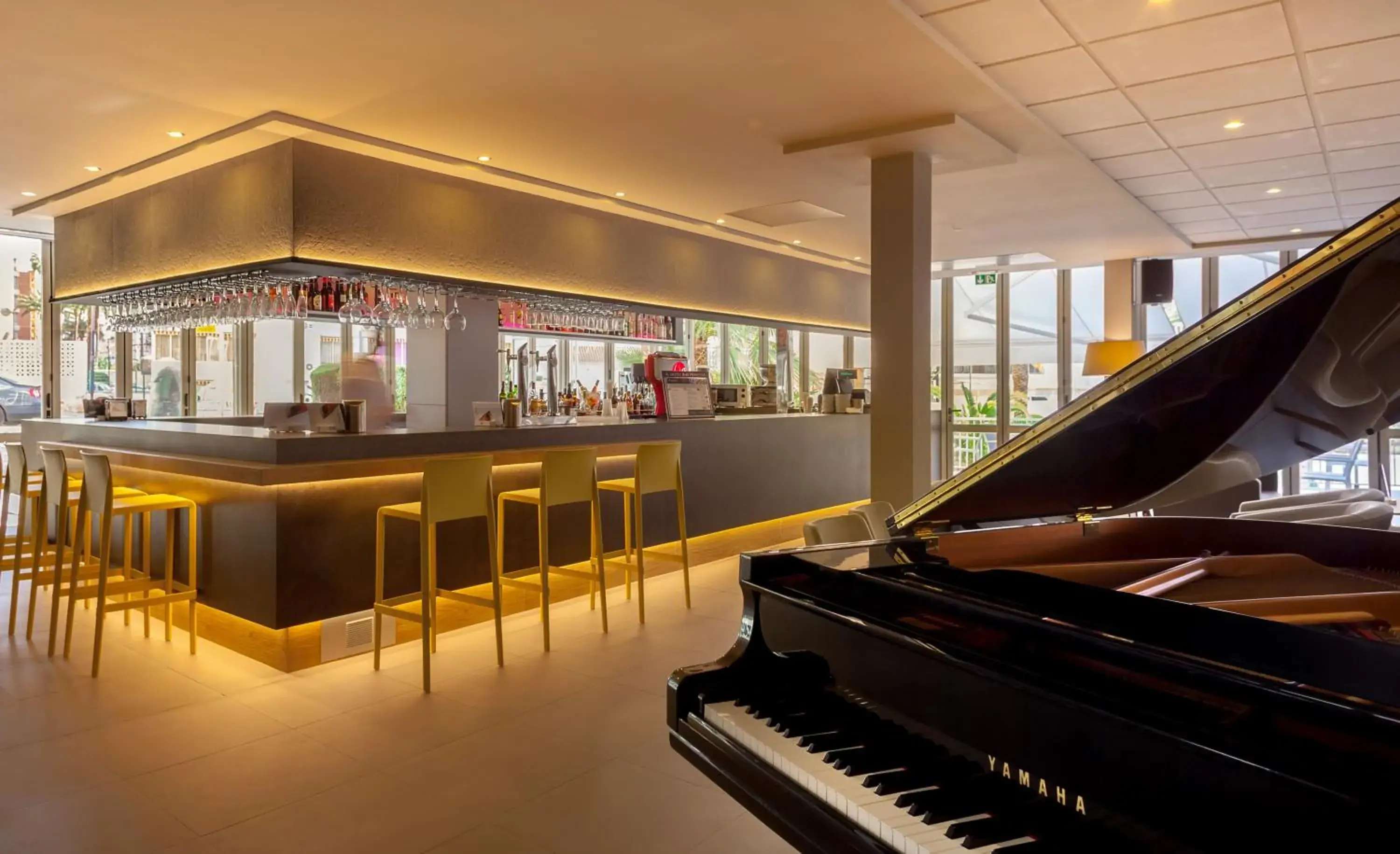 Lounge or bar in RH Princesa Hotel & Spa 4* Sup Lounge or bar in RH Princesa Hotel & Spa 4* Sup