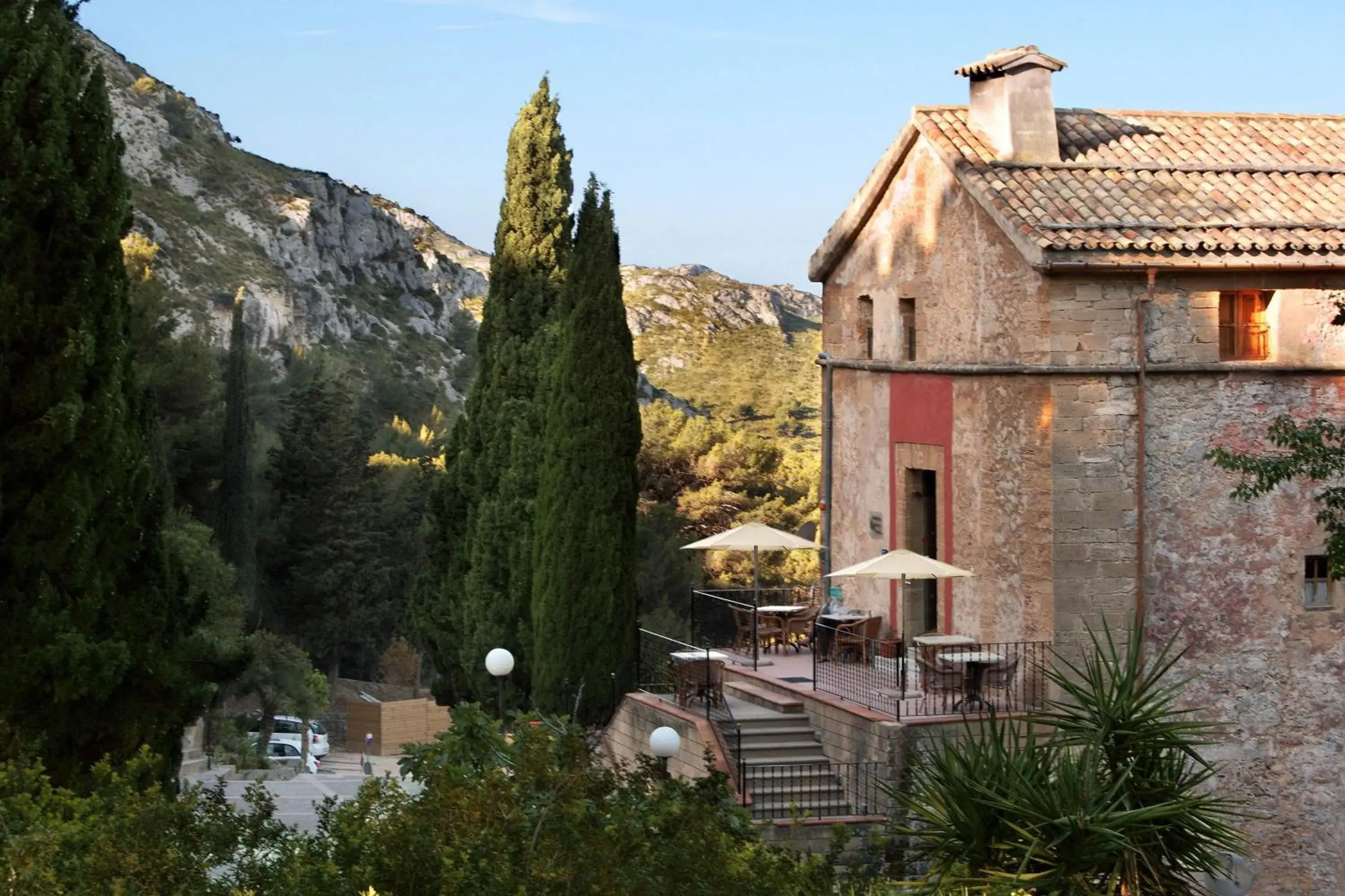 Property building in Petit Hotel Hostatgeria La Victoria Property building in Petit Hotel Hostatgeria La Victoria