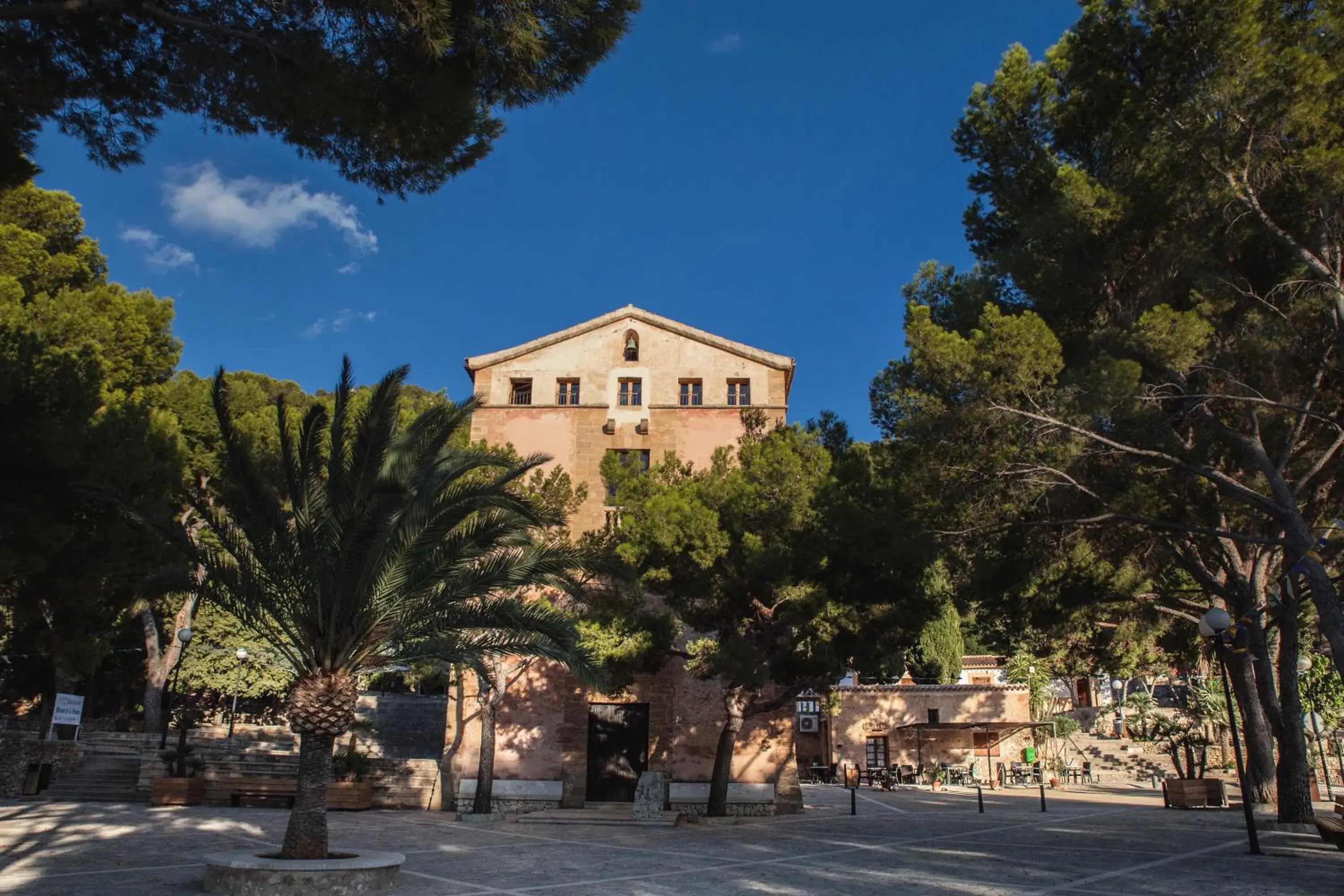 Property building in Petit Hotel Hostatgeria La Victoria Property building in Petit Hotel Hostatgeria La Victoria