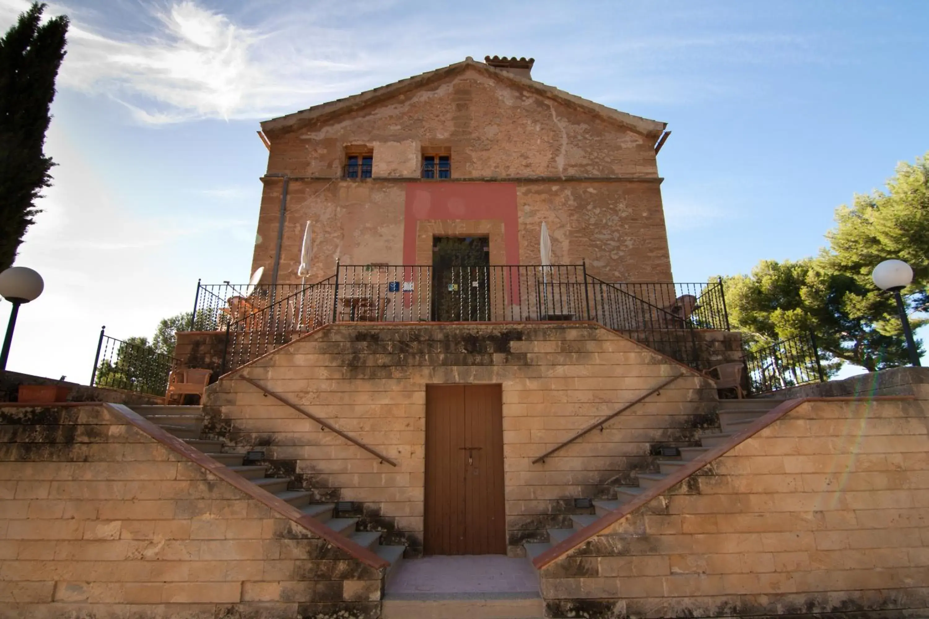 Property building in Petit Hotel Hostatgeria La Victoria Property building in Petit Hotel Hostatgeria La Victoria